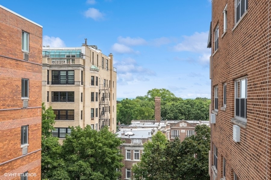 1508 Hinman Avenue Unit: 7D