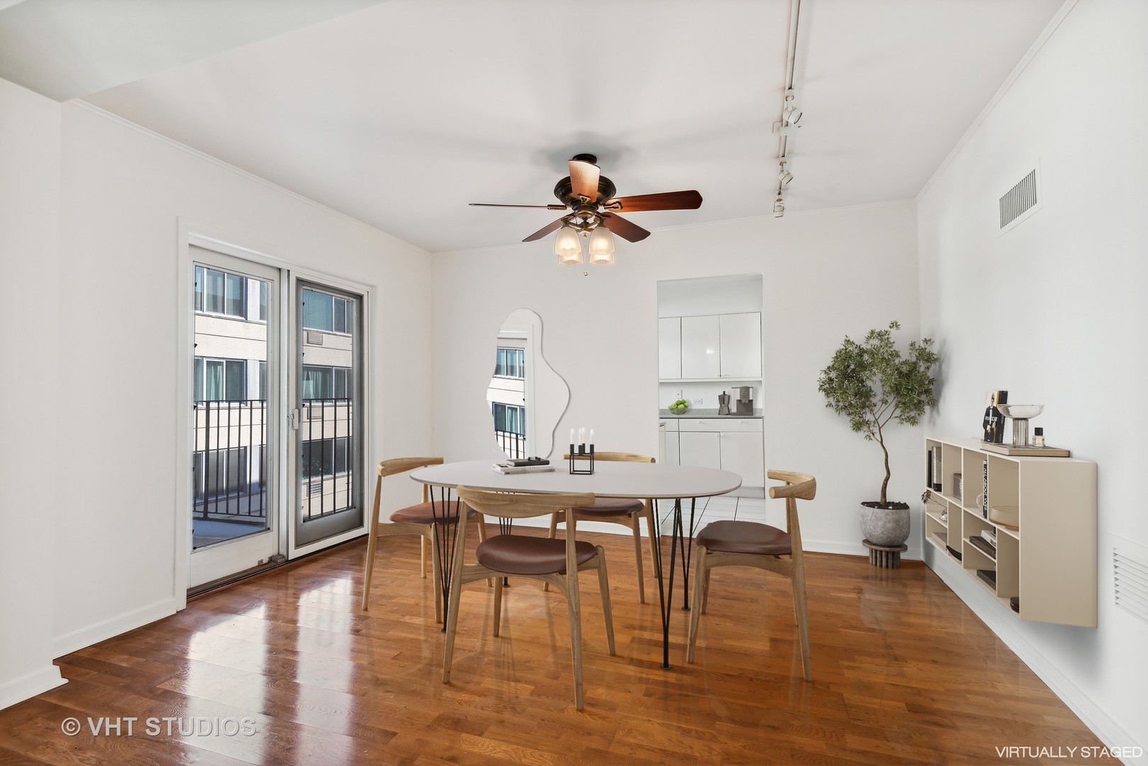 1508 Hinman Avenue Unit: 7D