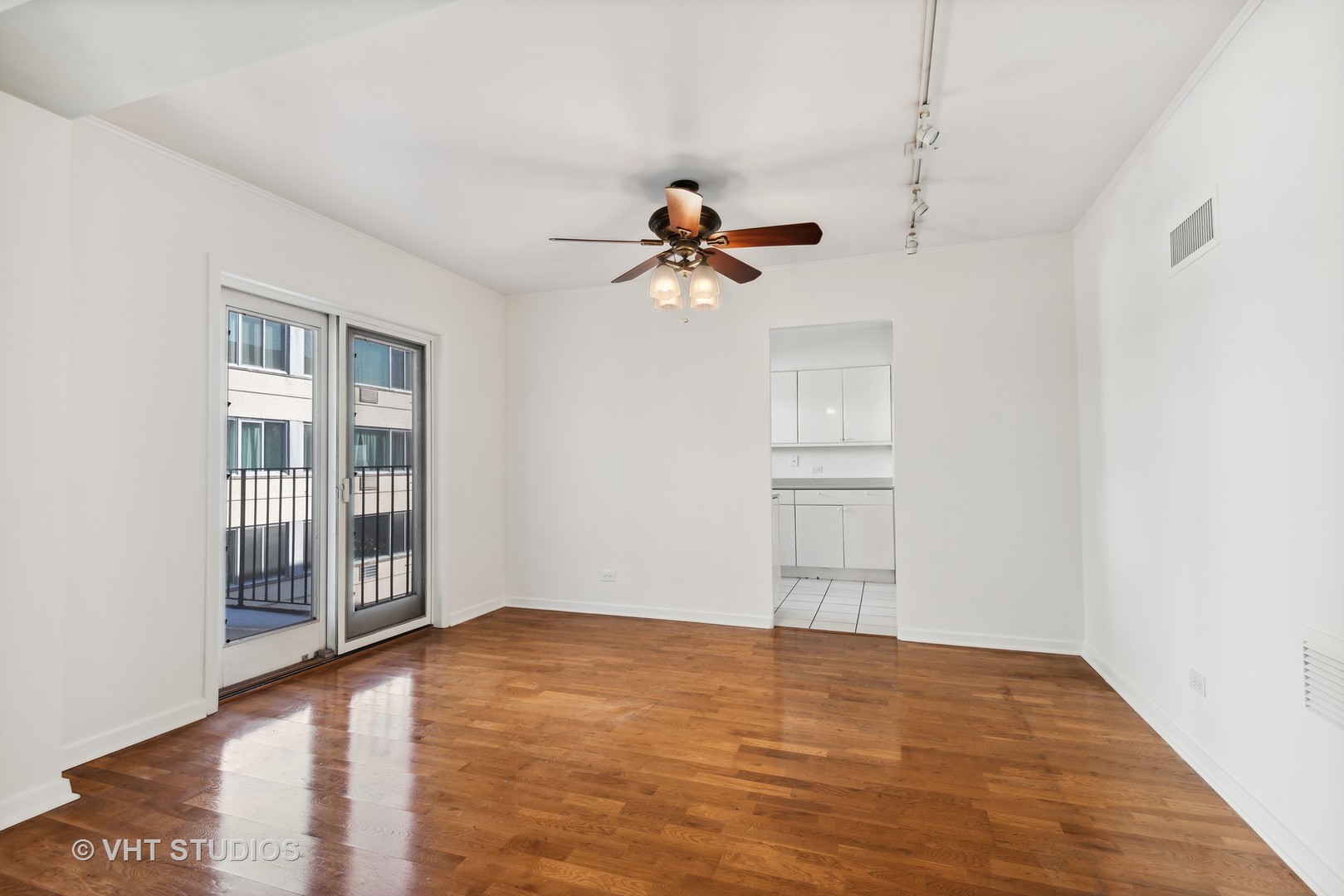 1508 Hinman Avenue Unit: 7D