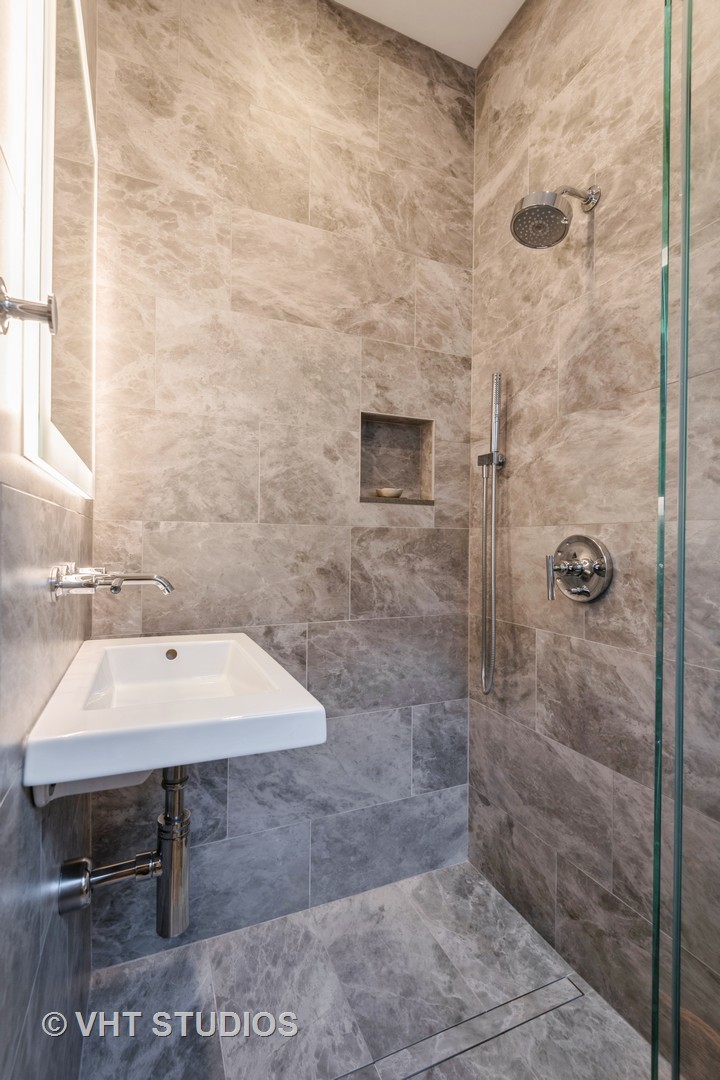 802 Forest Avenue Unit: 3