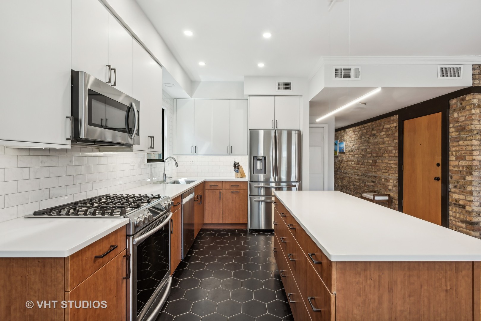 822 Hinman Avenue Unit: 3S