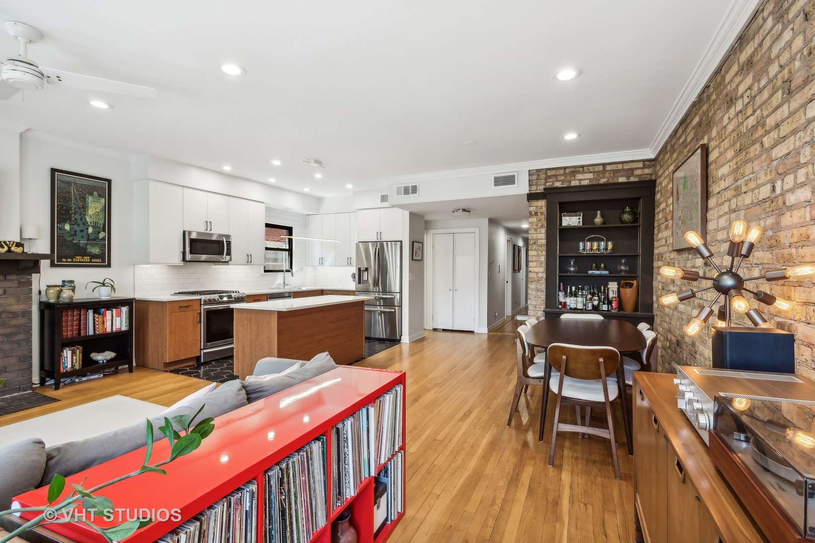 822 Hinman Avenue Unit: 3S