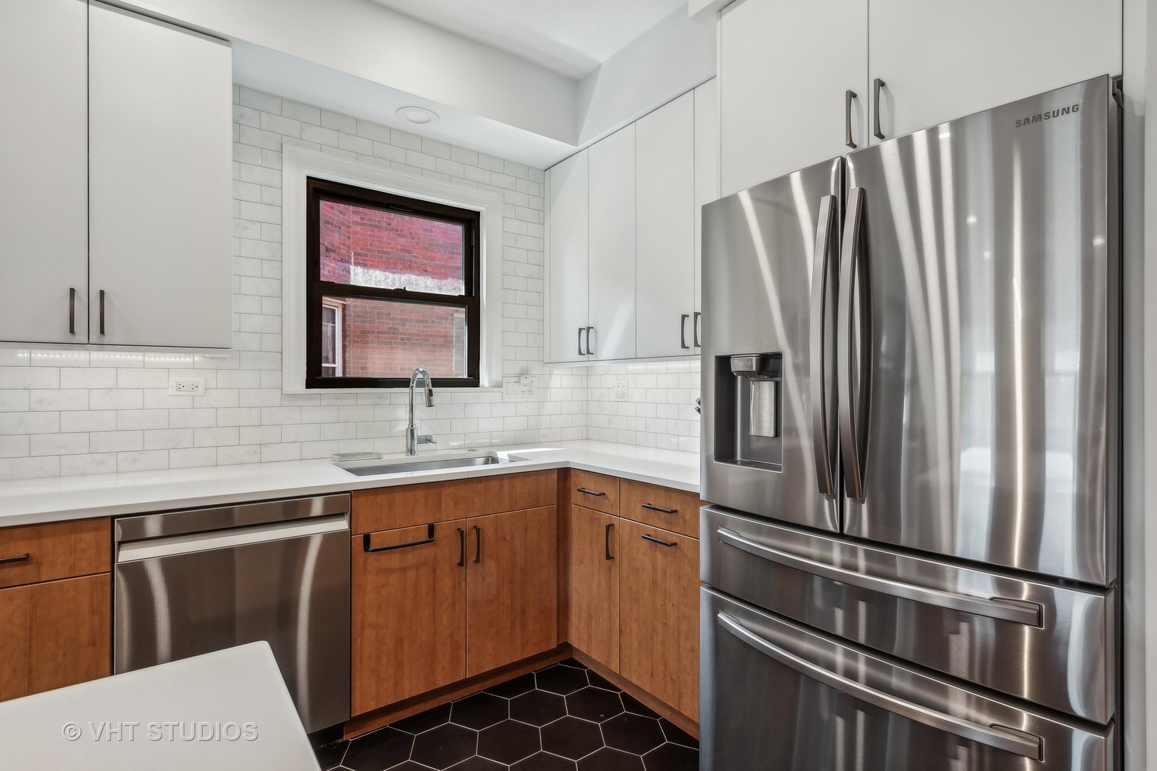 822 Hinman Avenue Unit: 3S