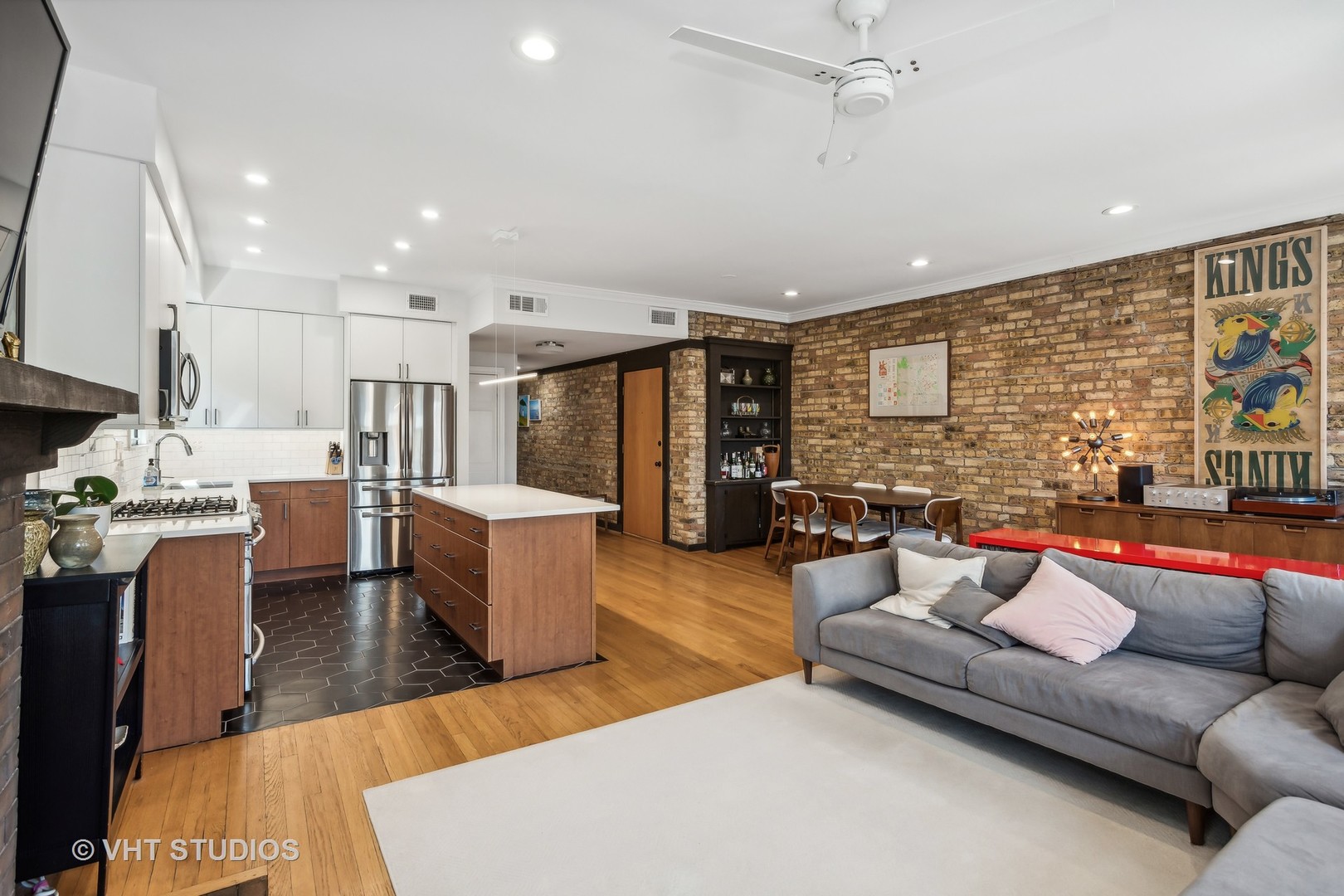 822 Hinman Avenue Unit: 3S
