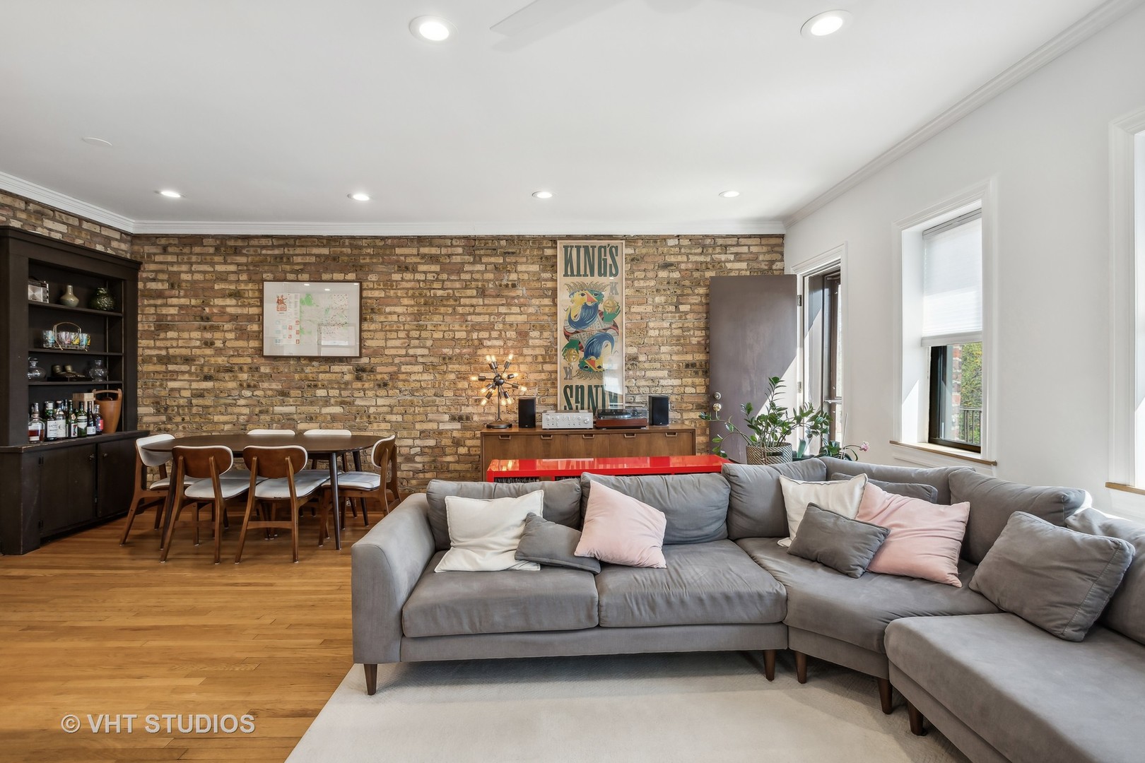 822 Hinman Avenue Unit: 3S