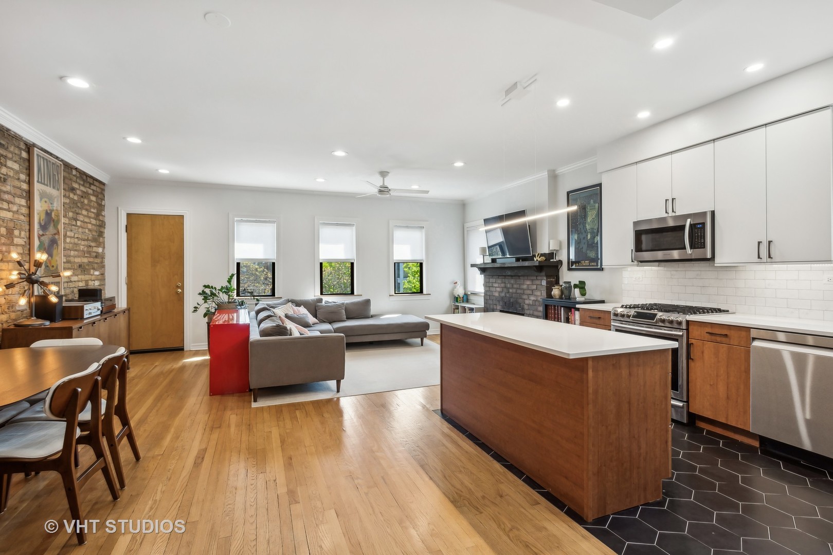 822 Hinman Avenue Unit: 3S