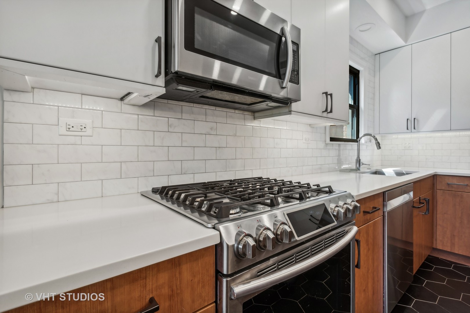 822 Hinman Avenue Unit: 3S