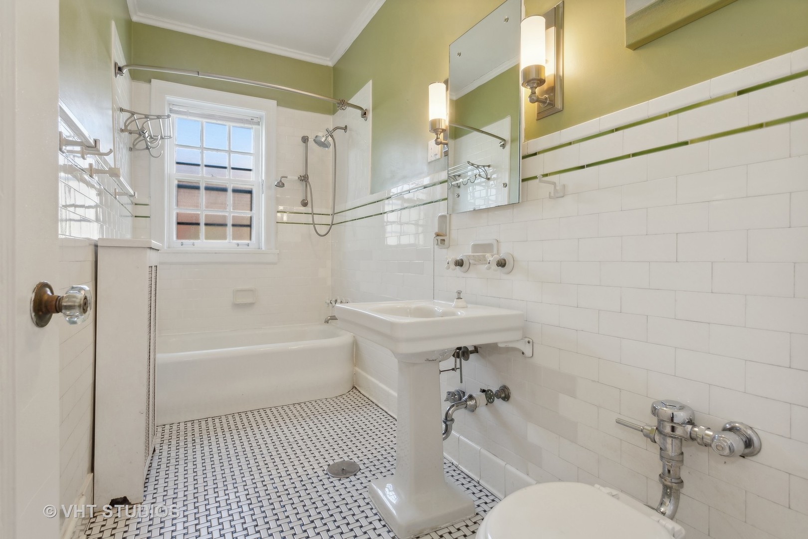 482 Sheridan Road Unit: 3