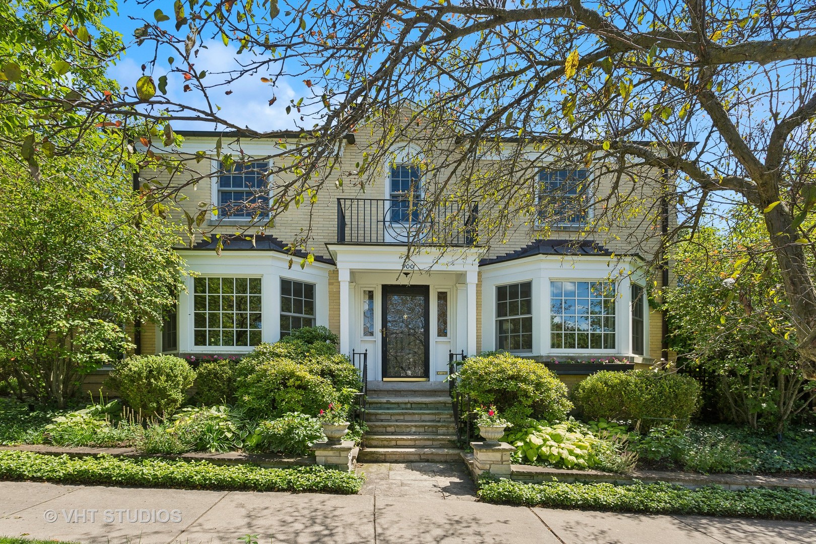 900 Isabella Street