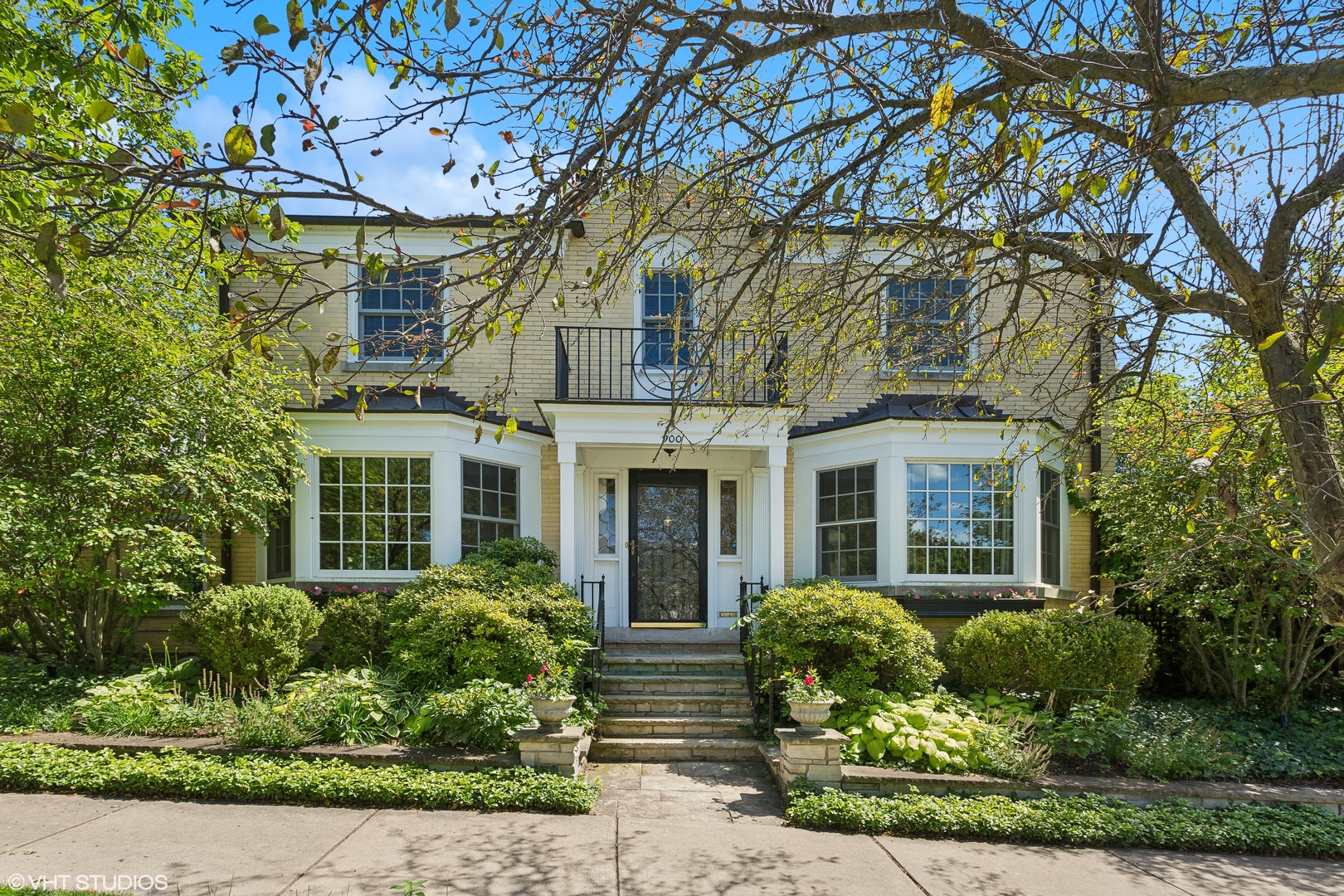 900 Isabella Street