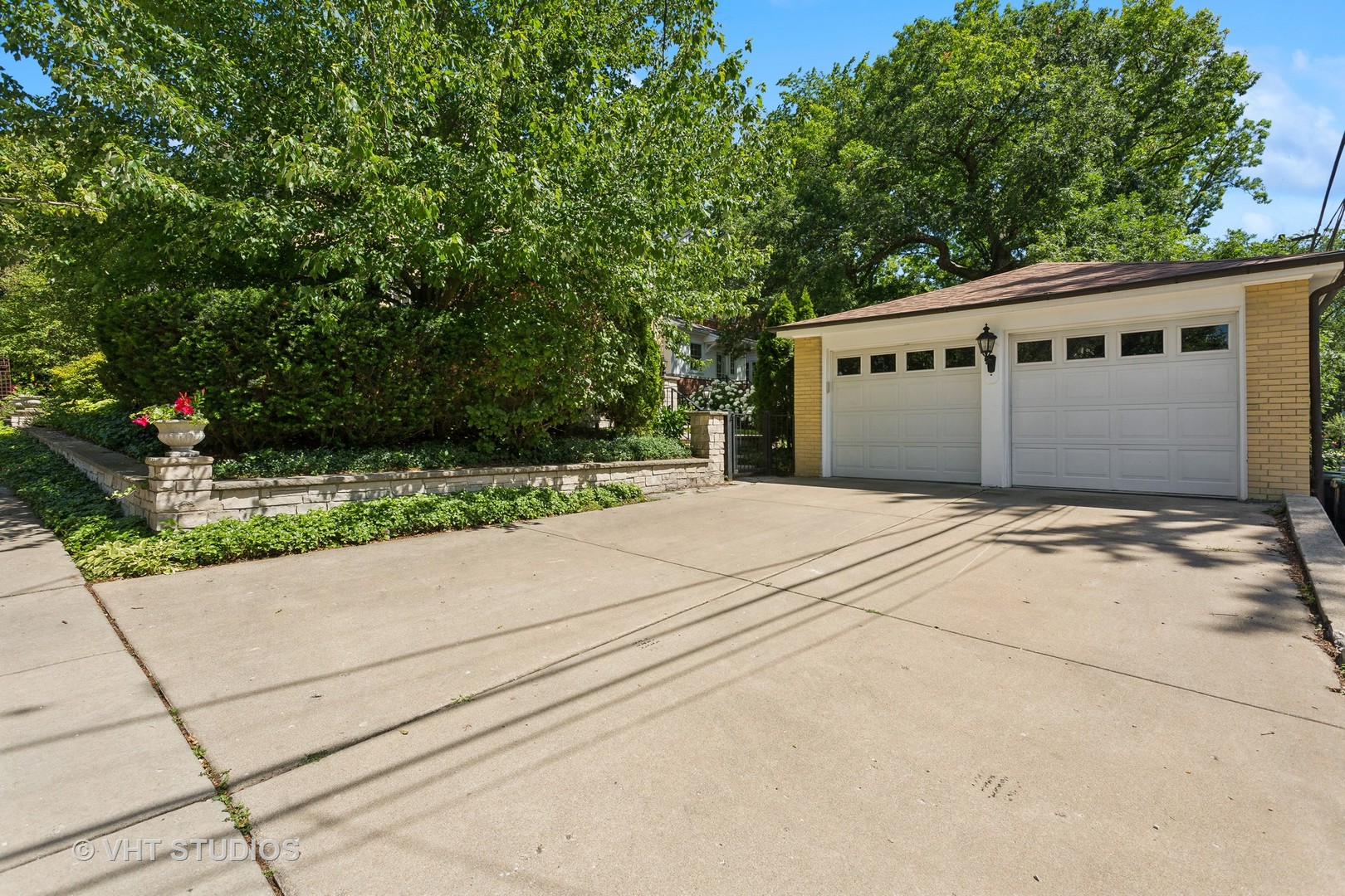 900 Isabella Street