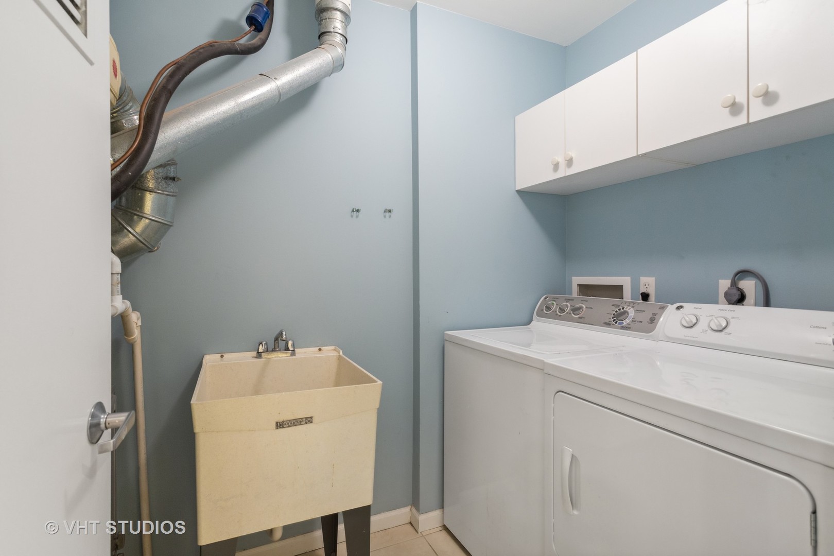 1319 Chicago Avenue Unit: 302