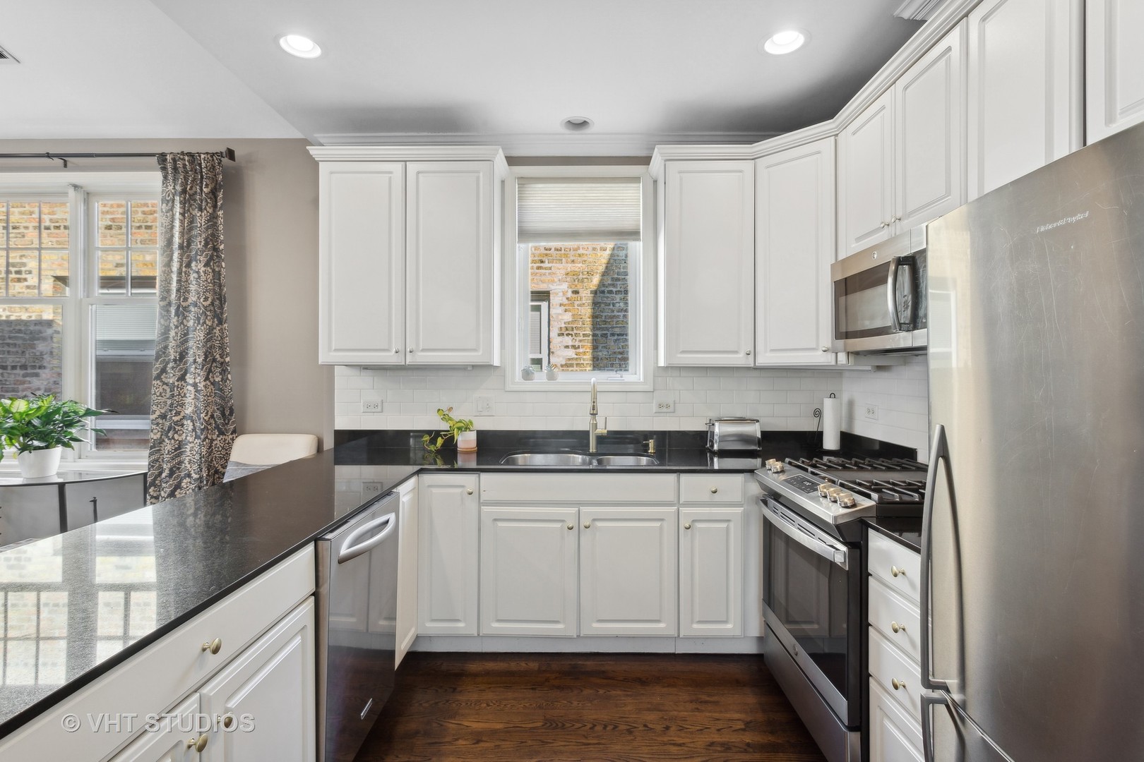 3835 N Greenview Avenue Unit: 3