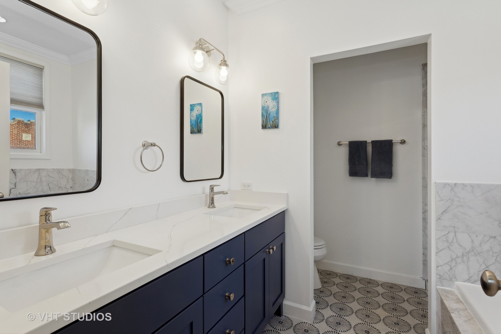 3835 N Greenview Avenue Unit: 3