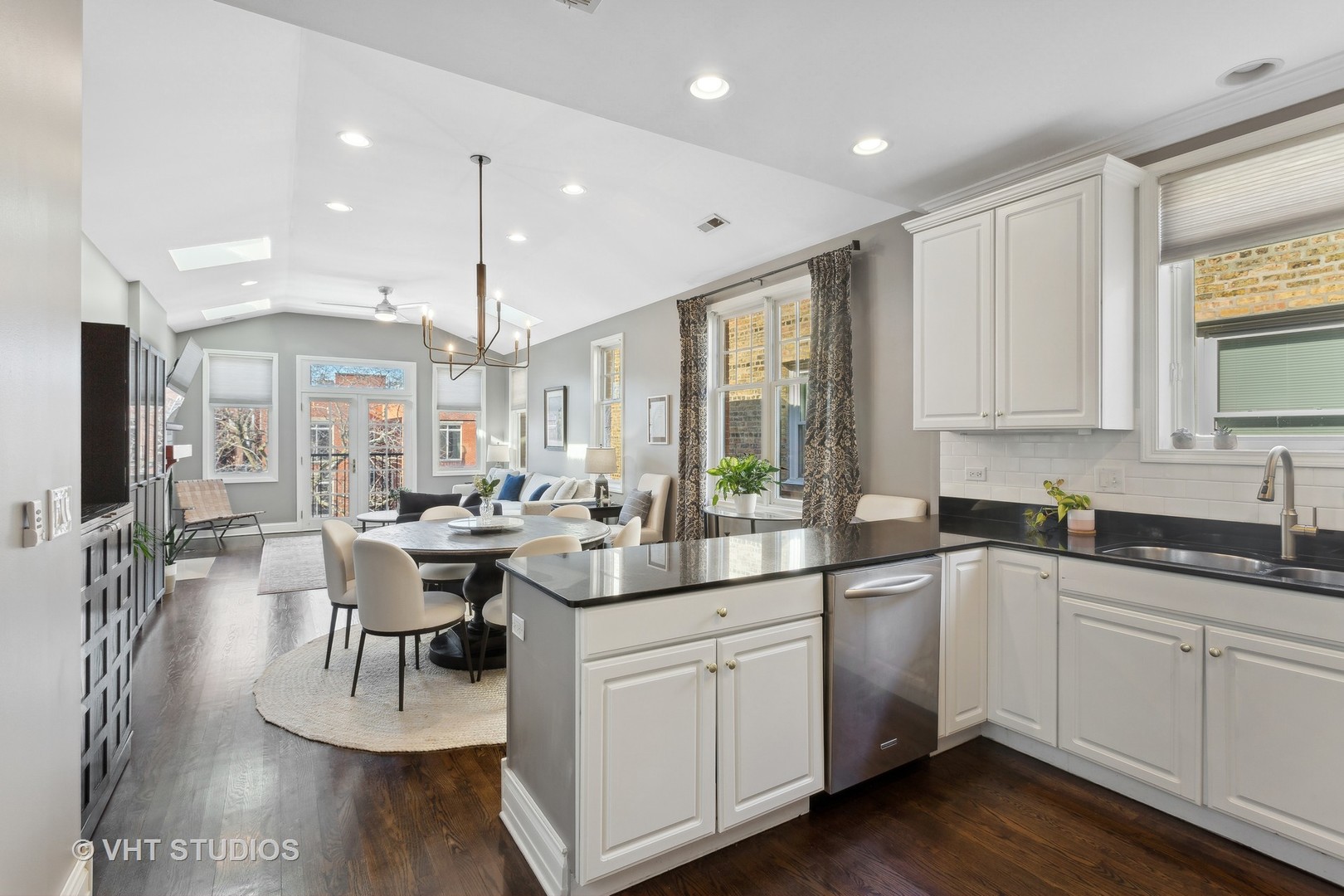 3835 N Greenview Avenue Unit: 3