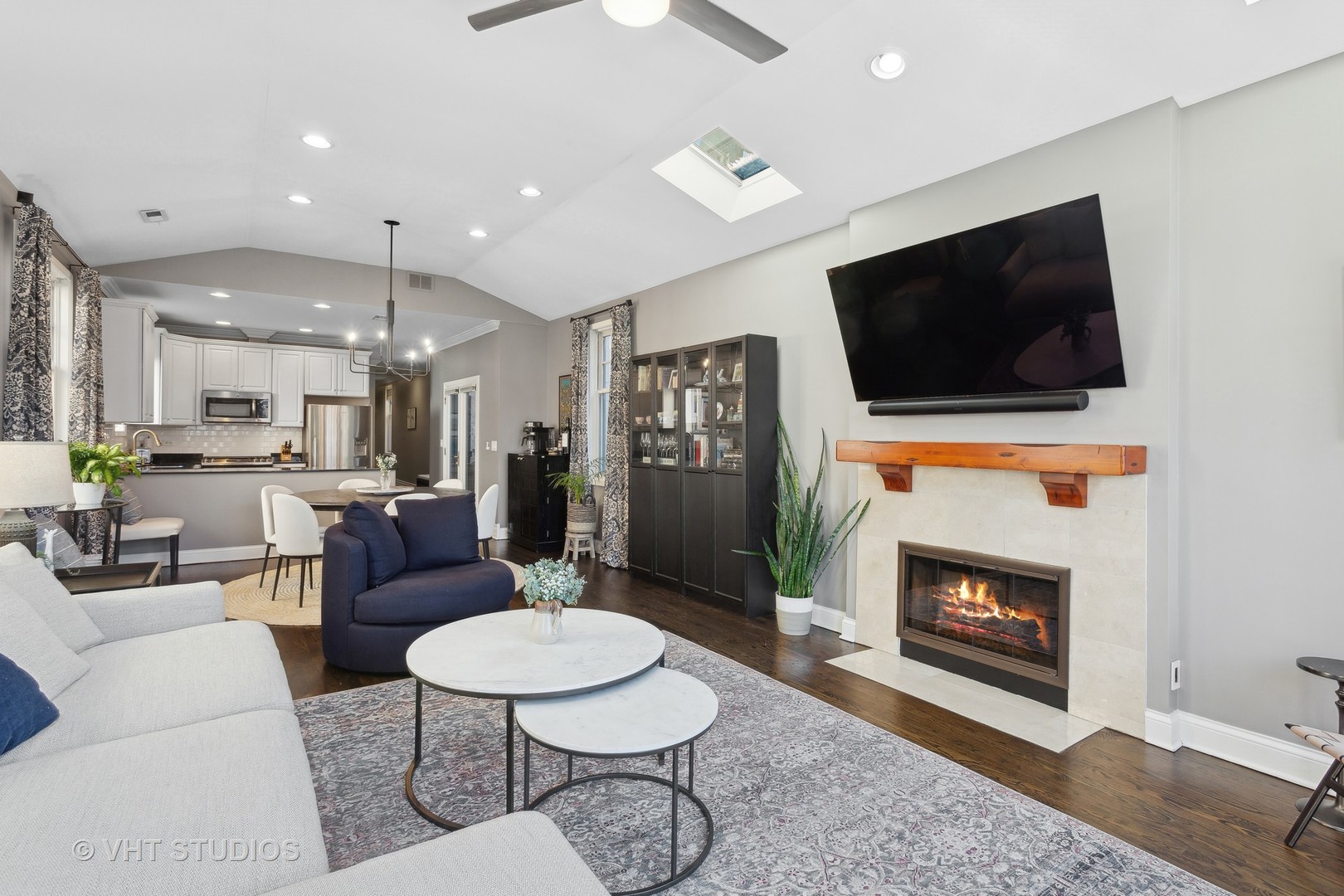 3835 N Greenview Avenue Unit: 3