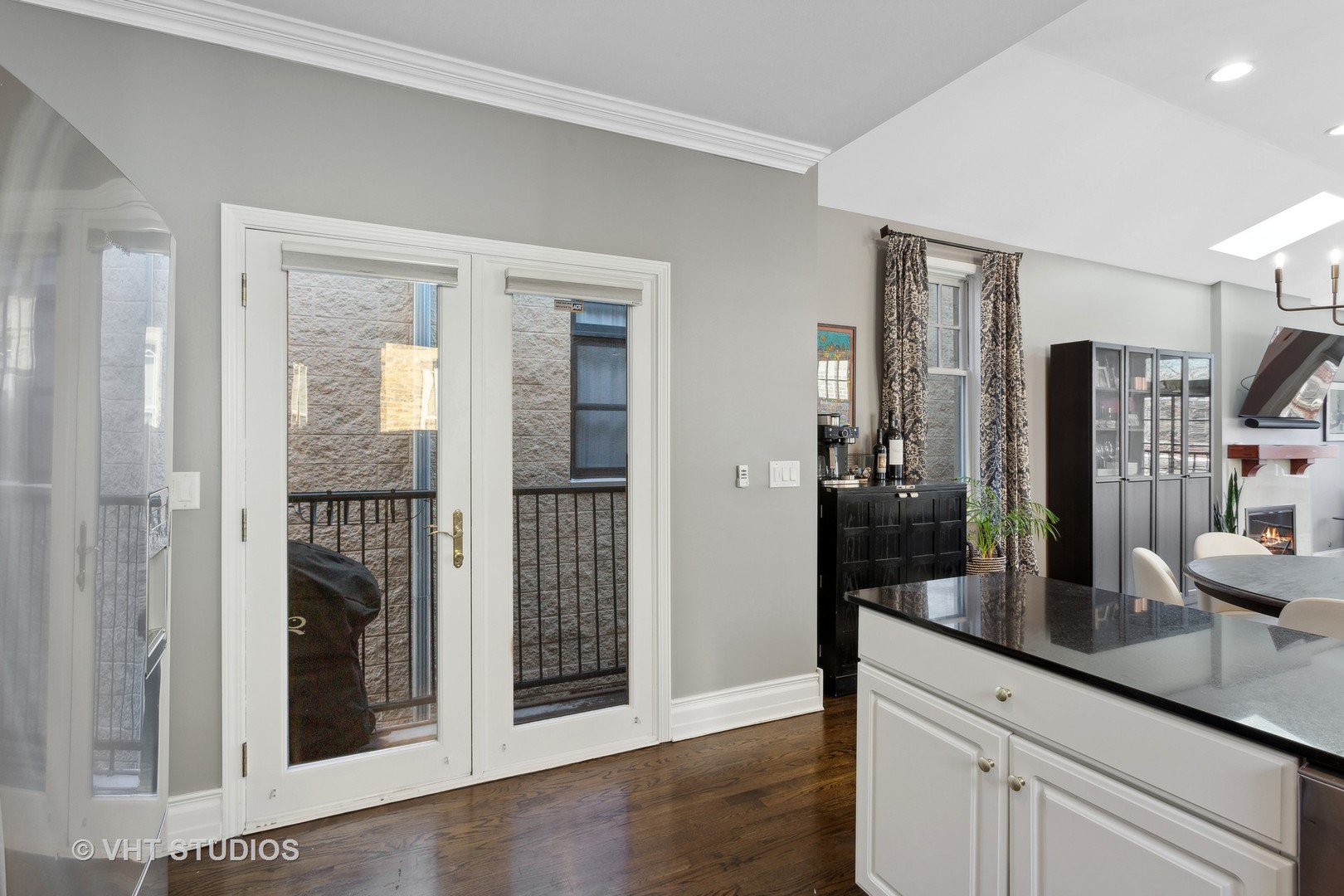 3835 N Greenview Avenue Unit: 3