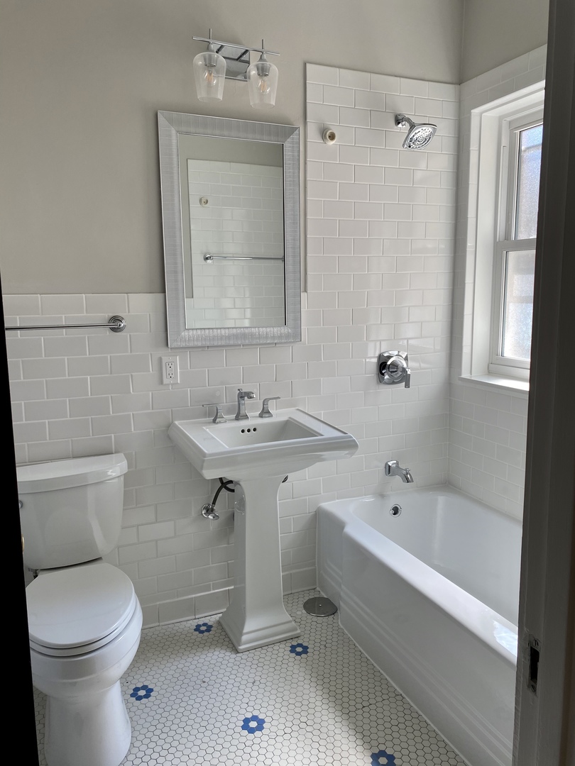 806 Forest Avenue Unit: 3