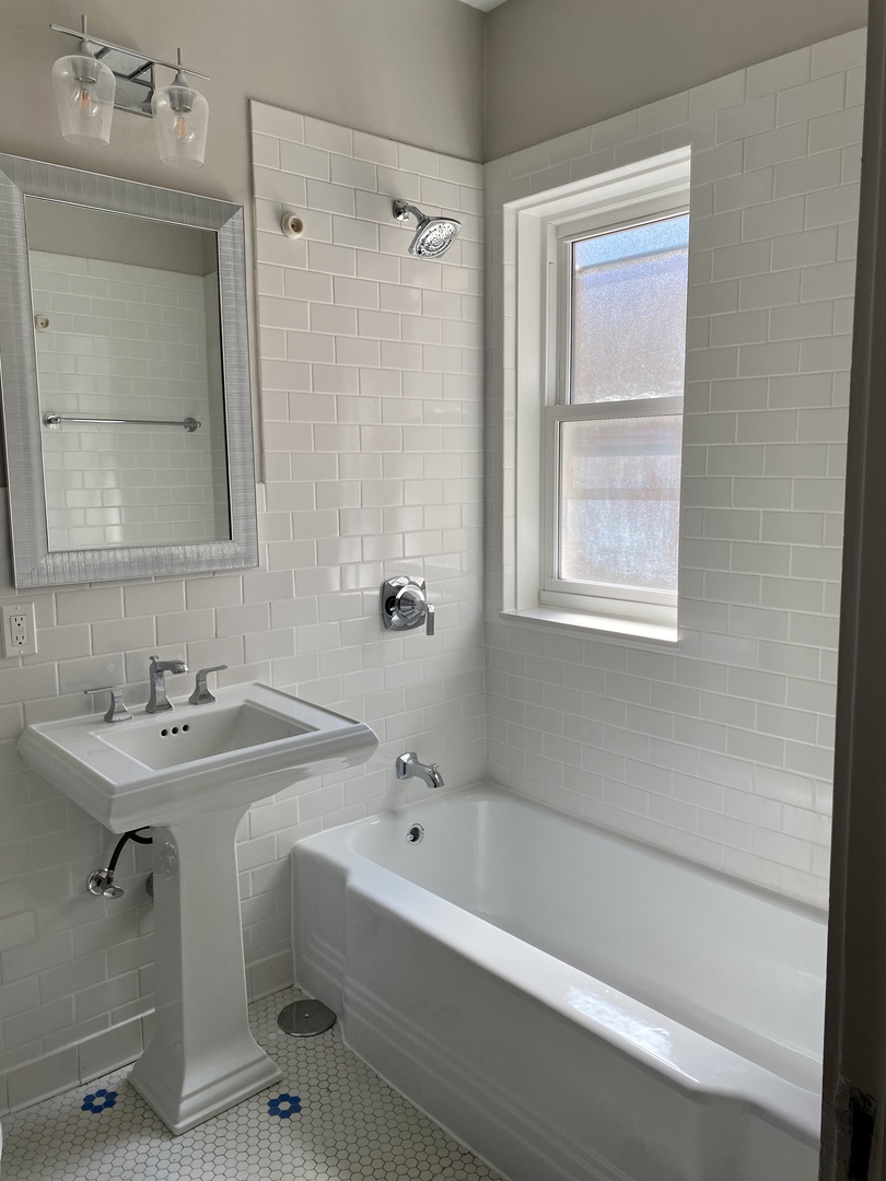 806 Forest Avenue Unit: 3