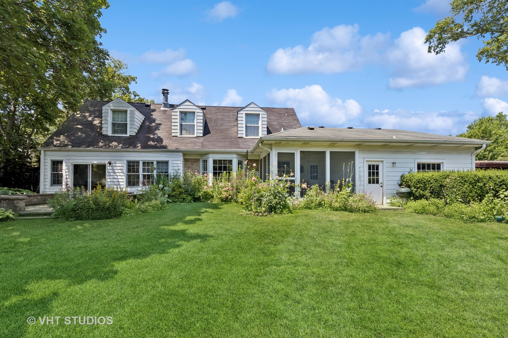 1529 Hawthorne Lane
