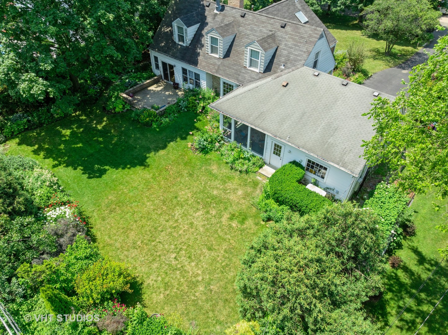 1529 Hawthorne Lane