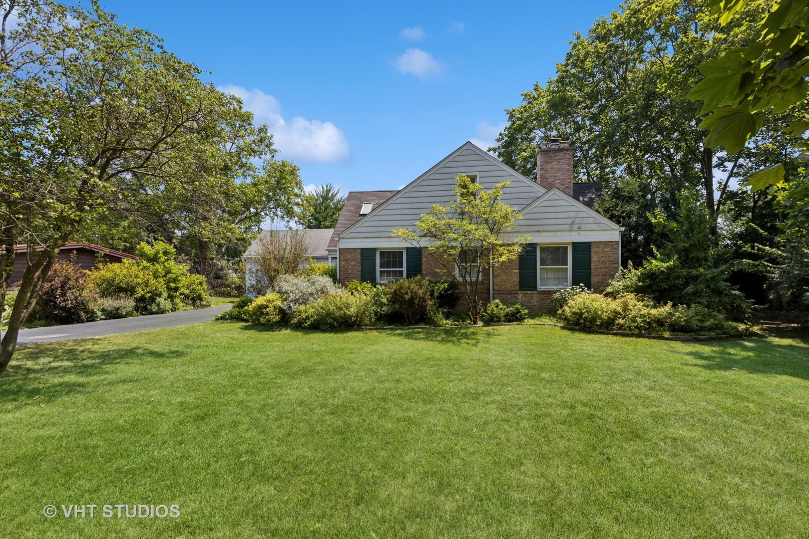 1529 Hawthorne Lane