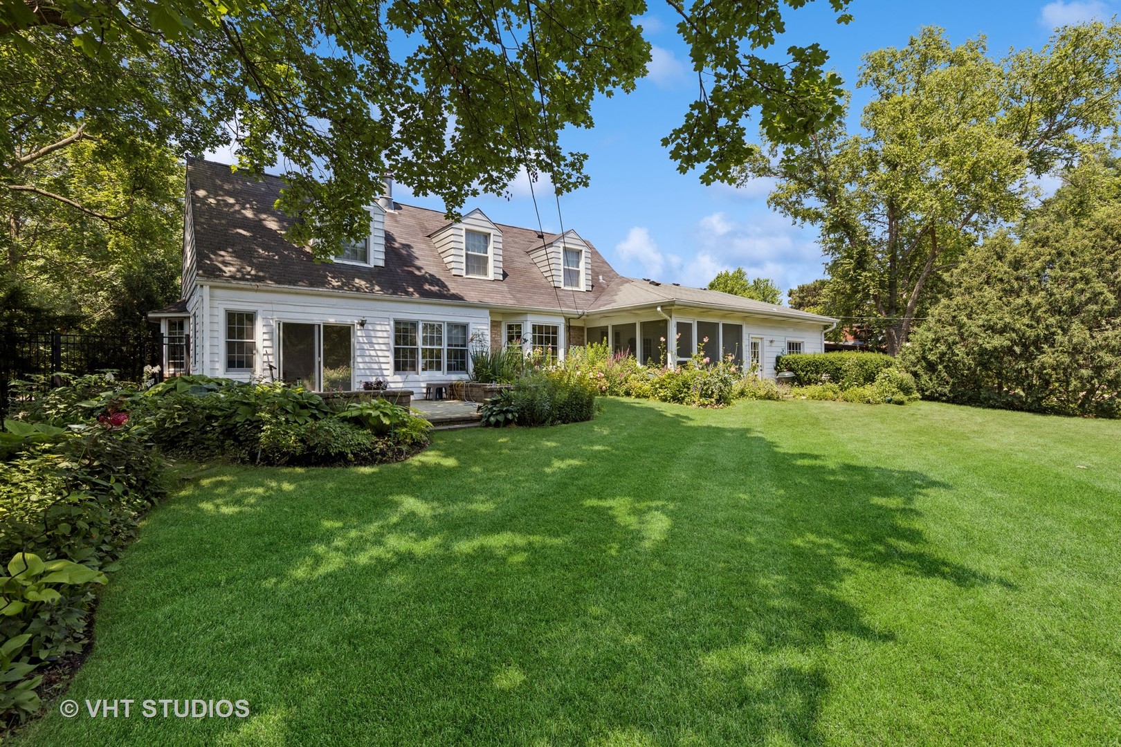 1529 Hawthorne Lane