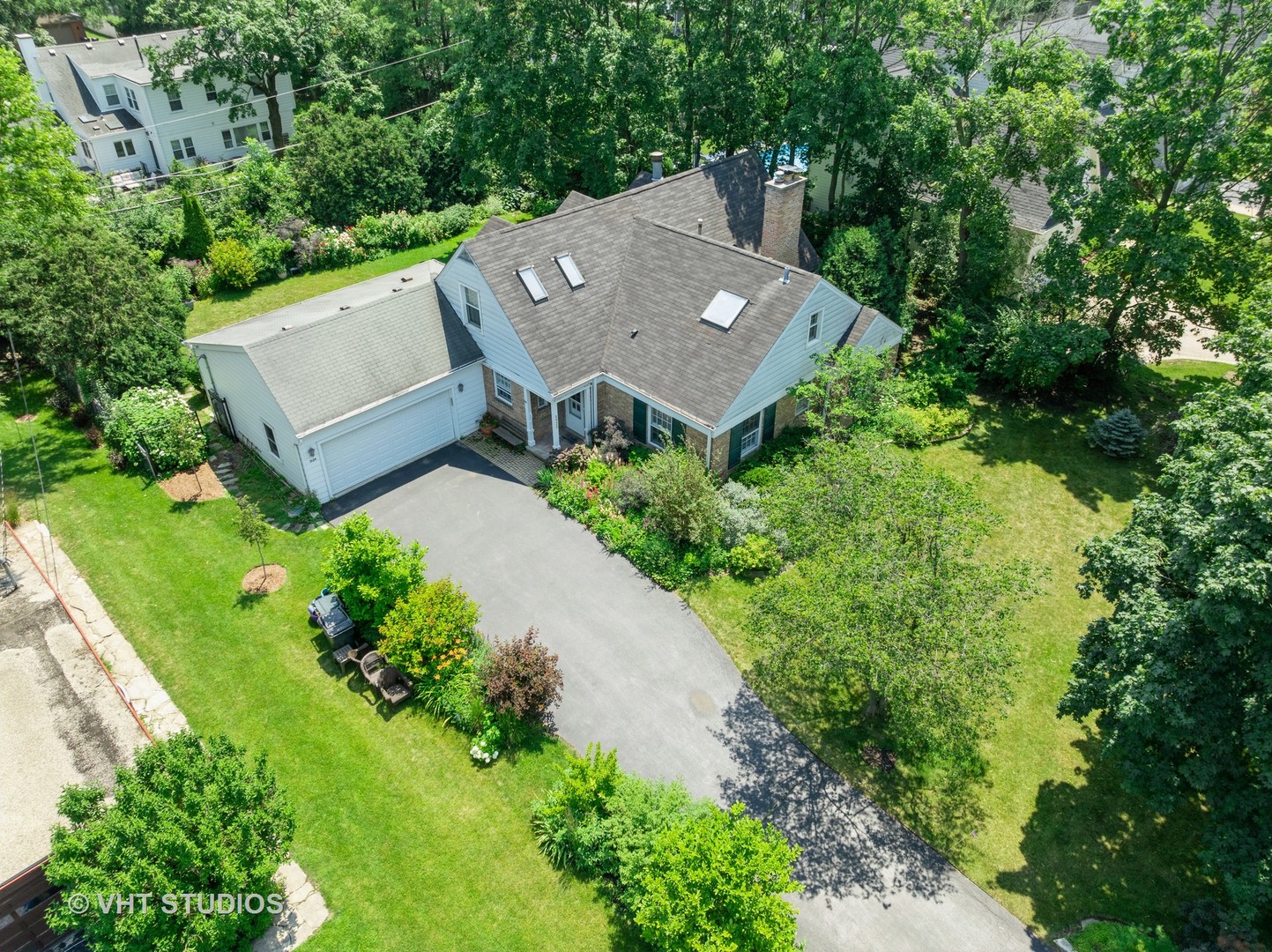 1529 Hawthorne Lane