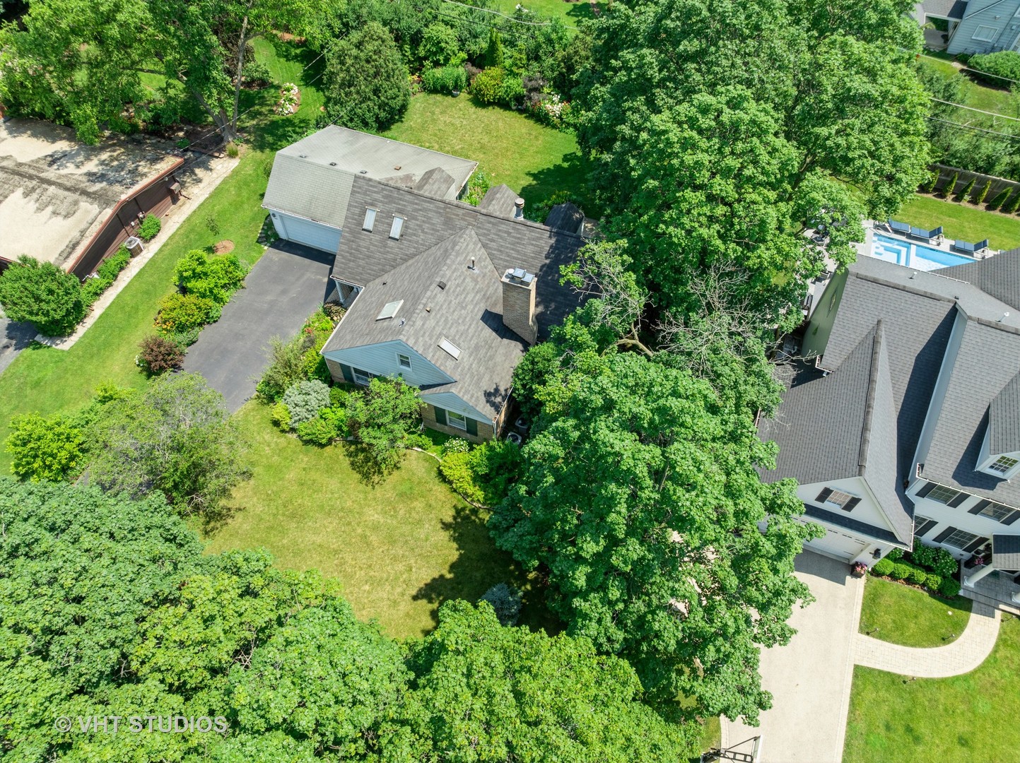 1529 Hawthorne Lane