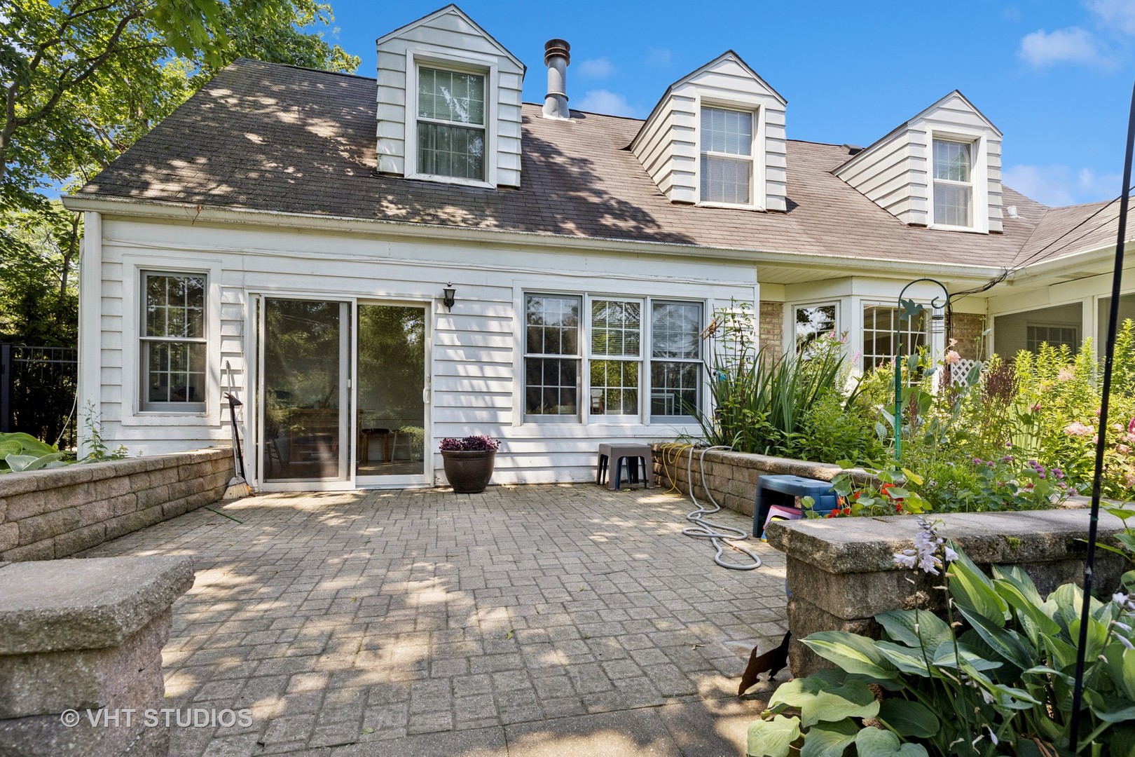 1529 Hawthorne Lane