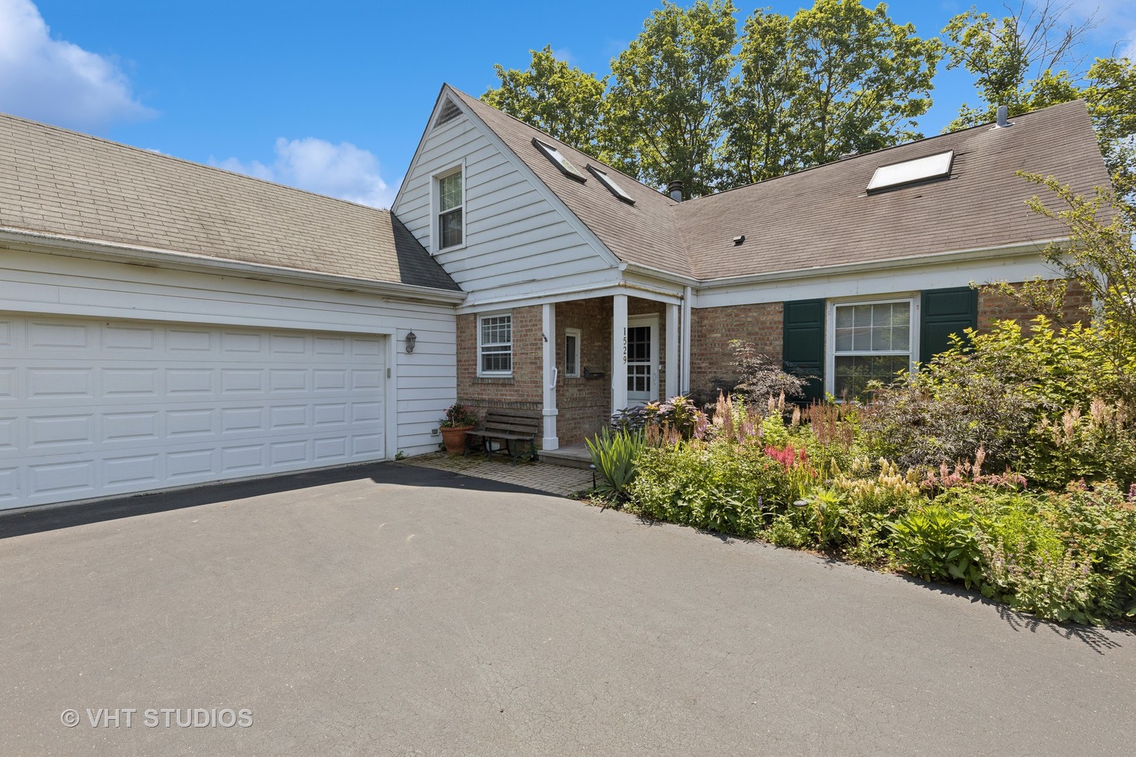 1529 Hawthorne Lane