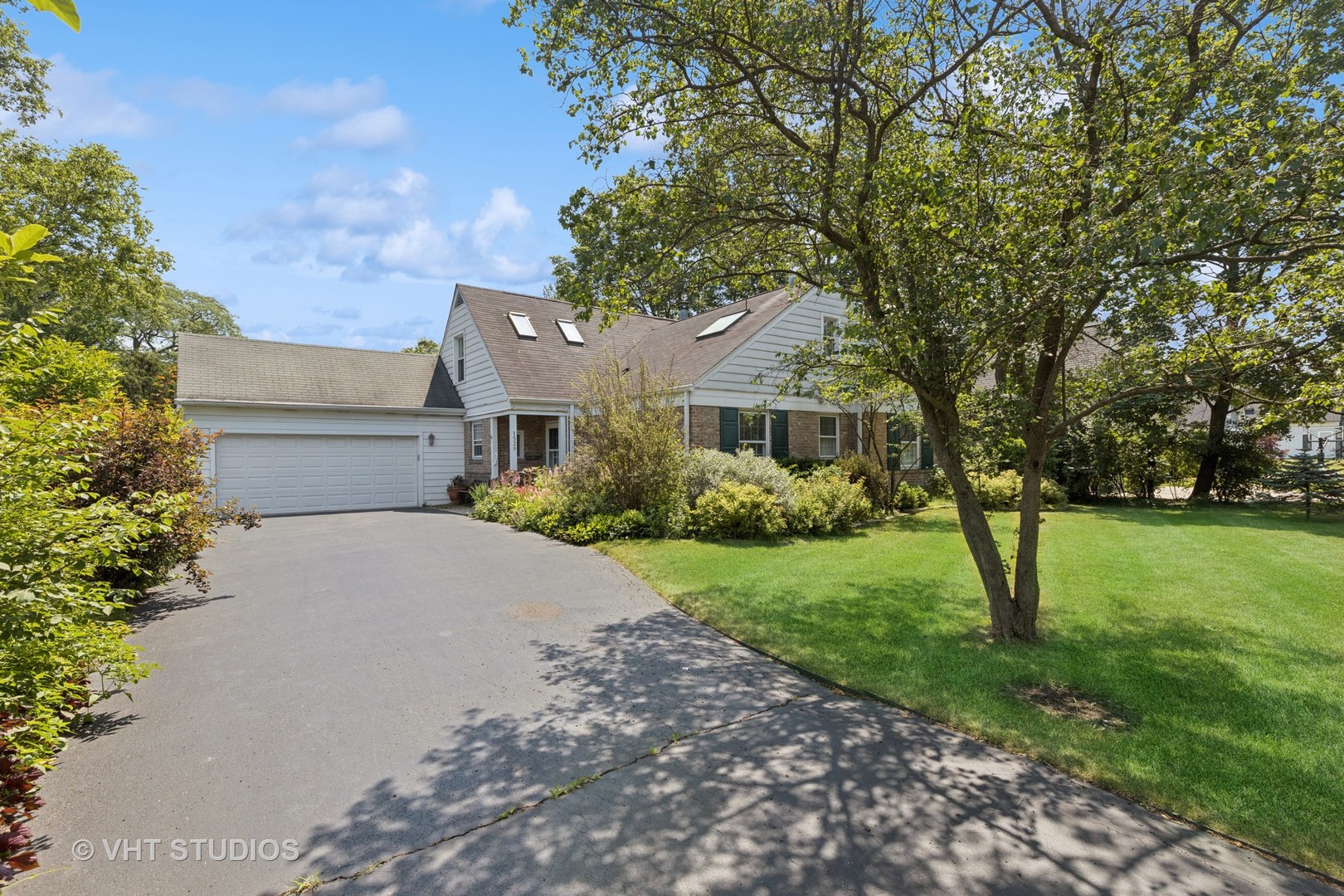 1529 Hawthorne Lane