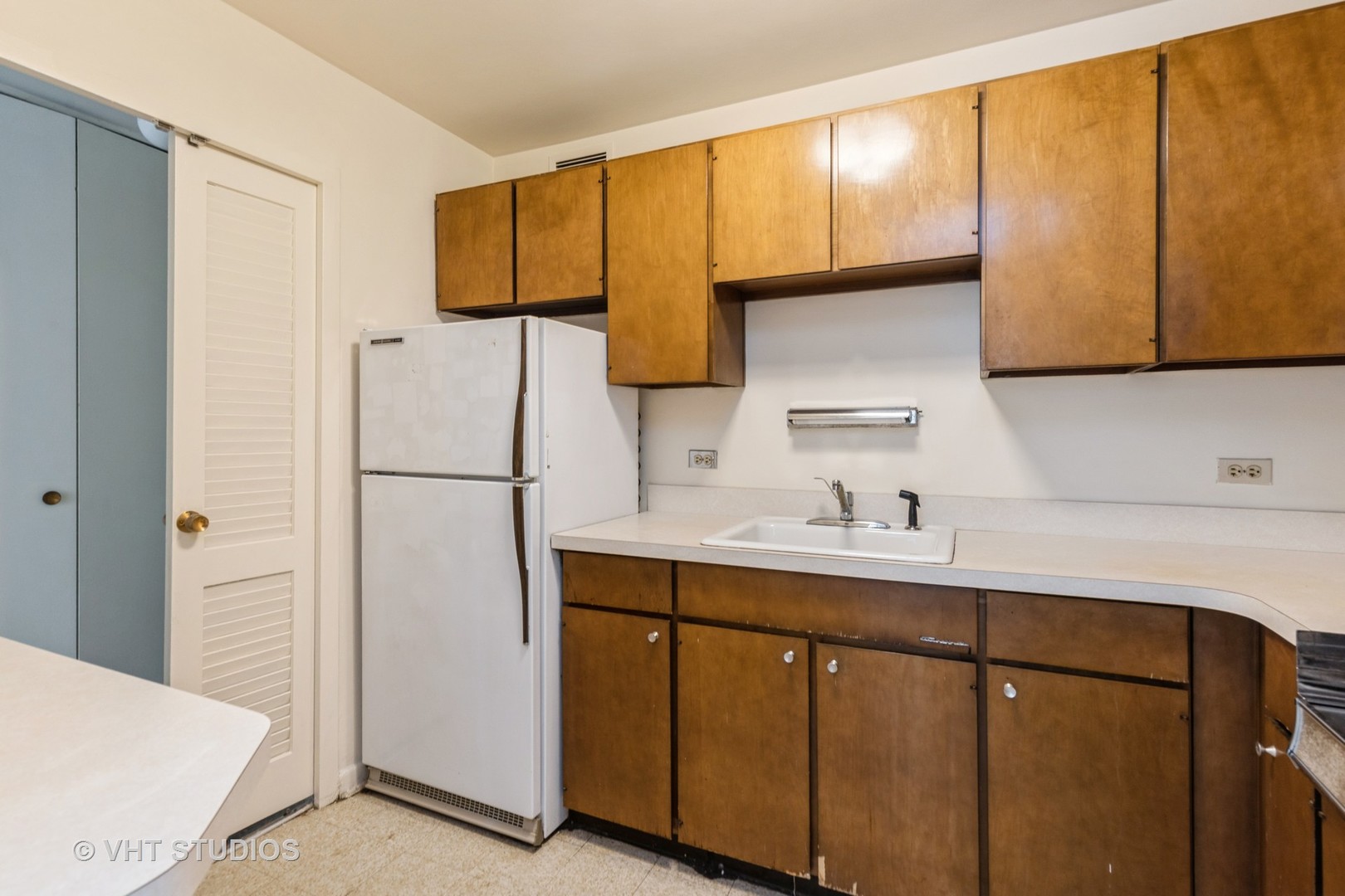 1516 Hinman Avenue Unit: 504