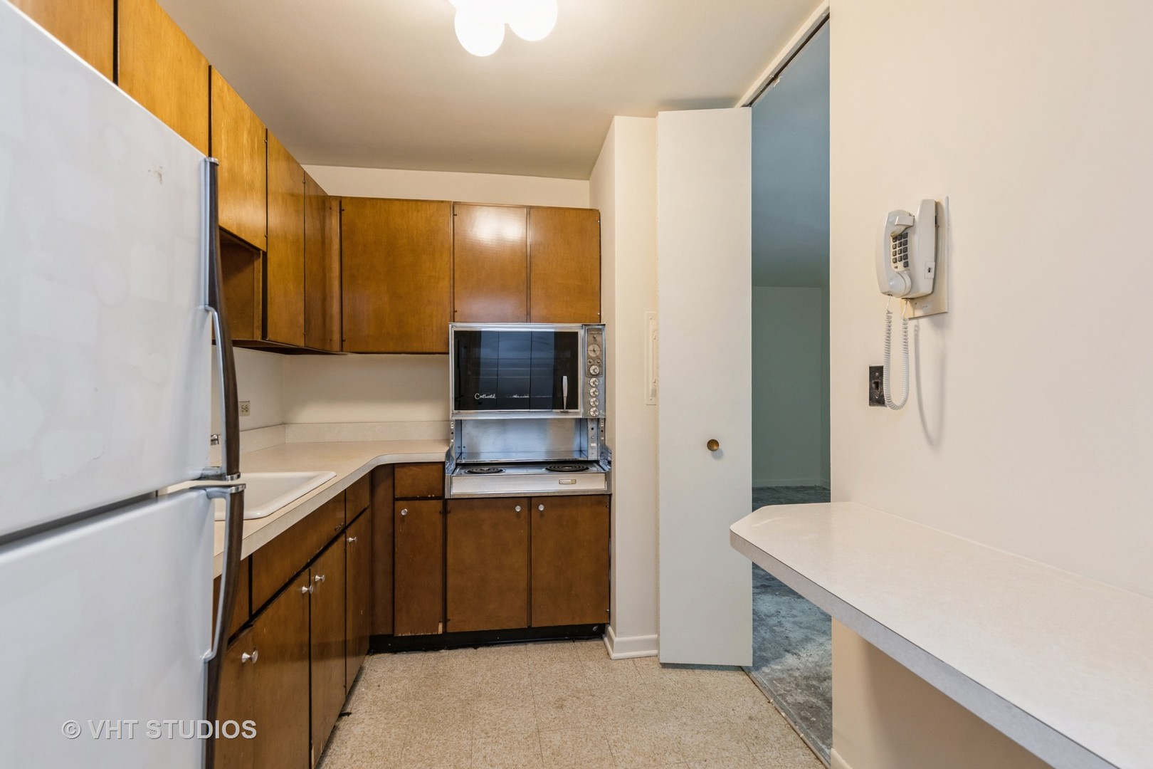 1516 Hinman Avenue Unit: 504