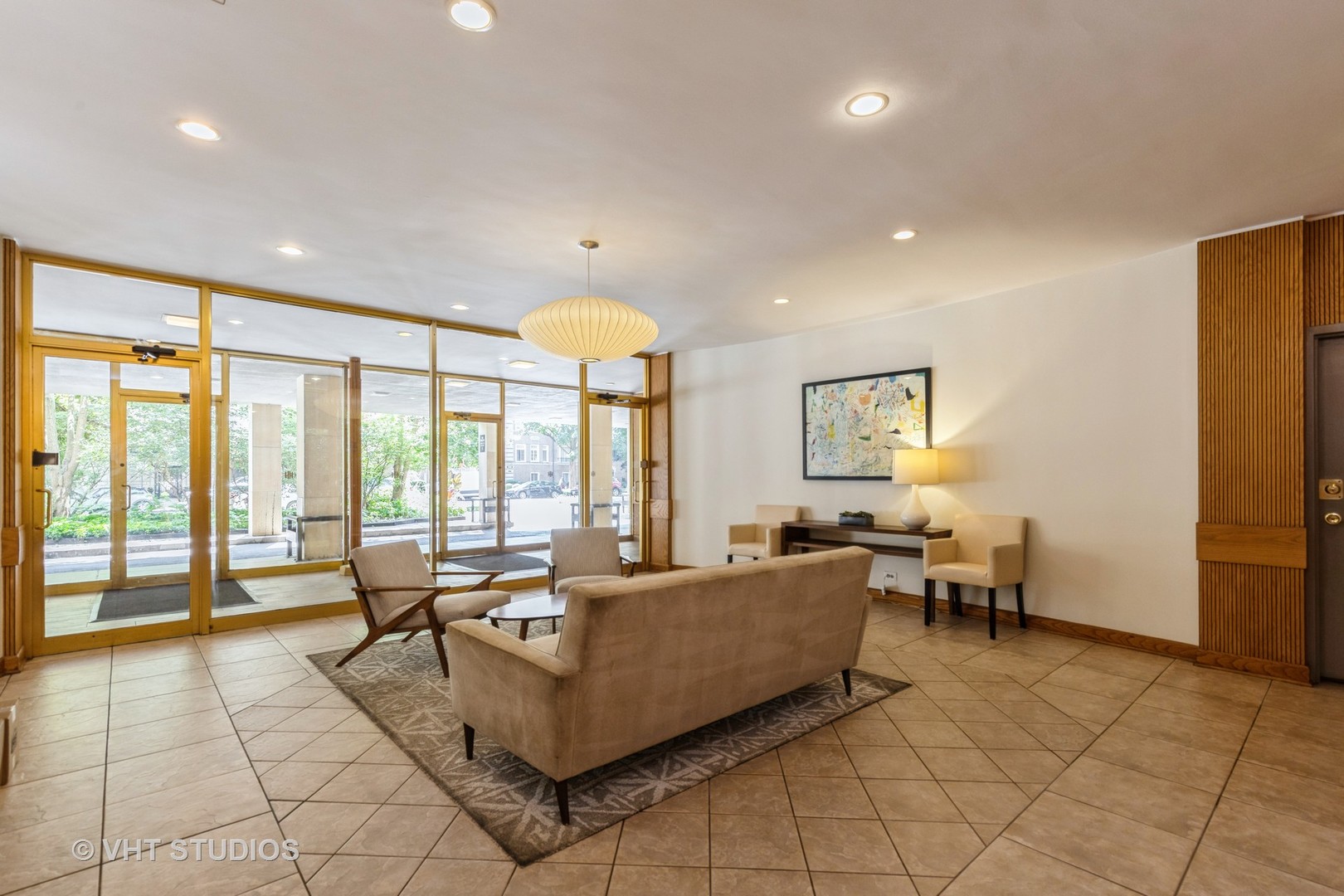 1516 Hinman Avenue Unit: 504