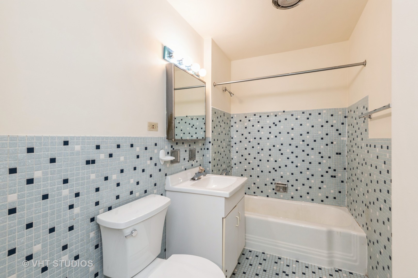1516 Hinman Avenue Unit: 504