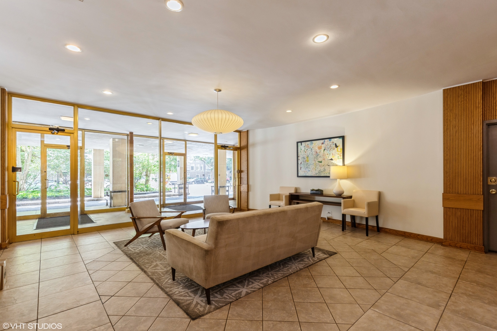 1516 Hinman Avenue Unit: 809