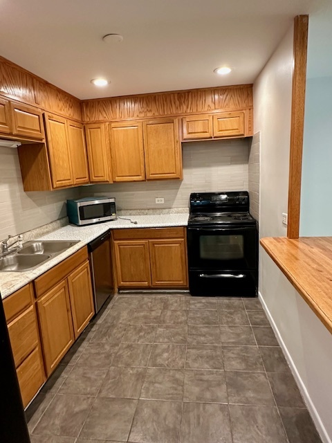 1516 Hinman Avenue Unit: 809