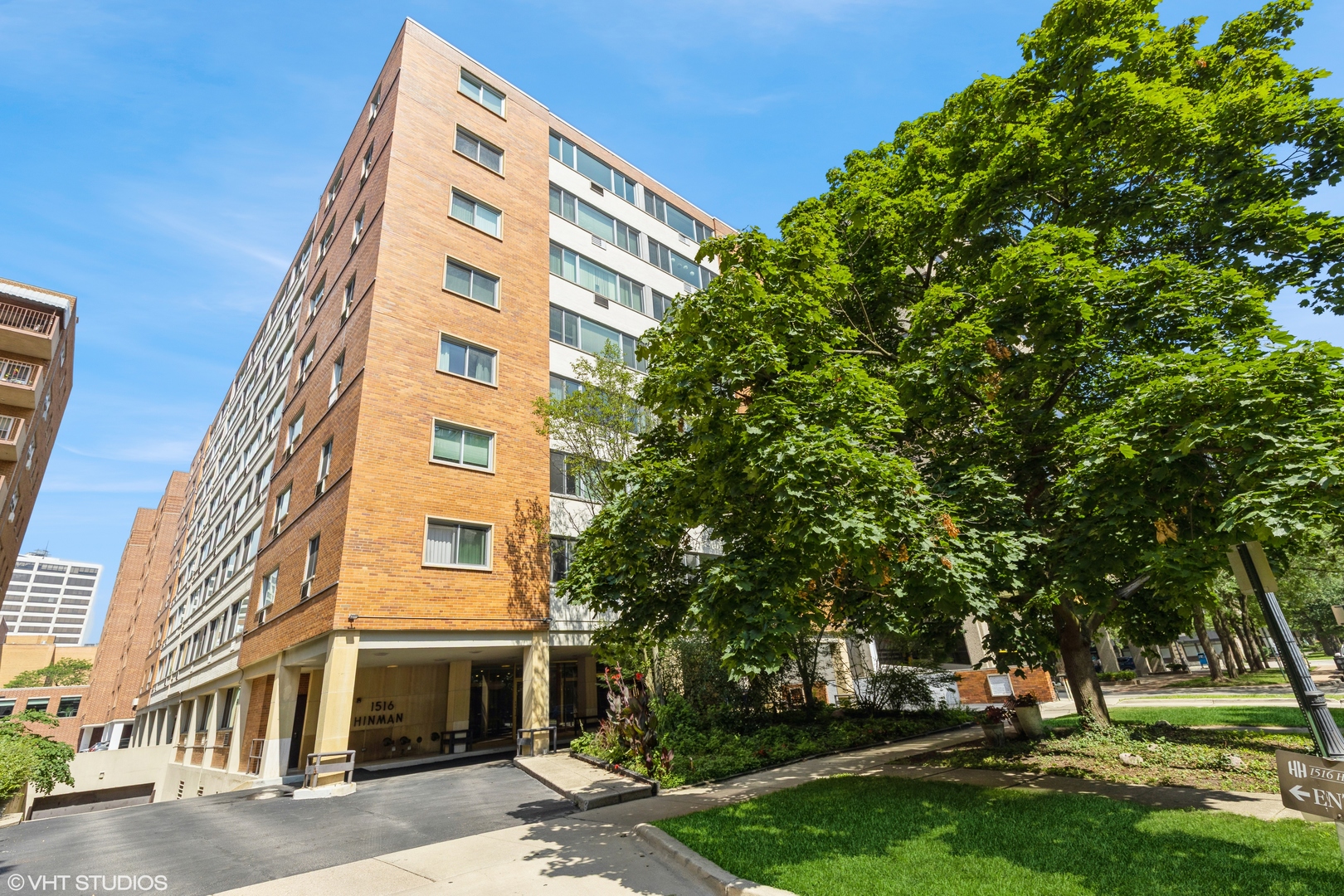 1516 Hinman Avenue Unit: 809