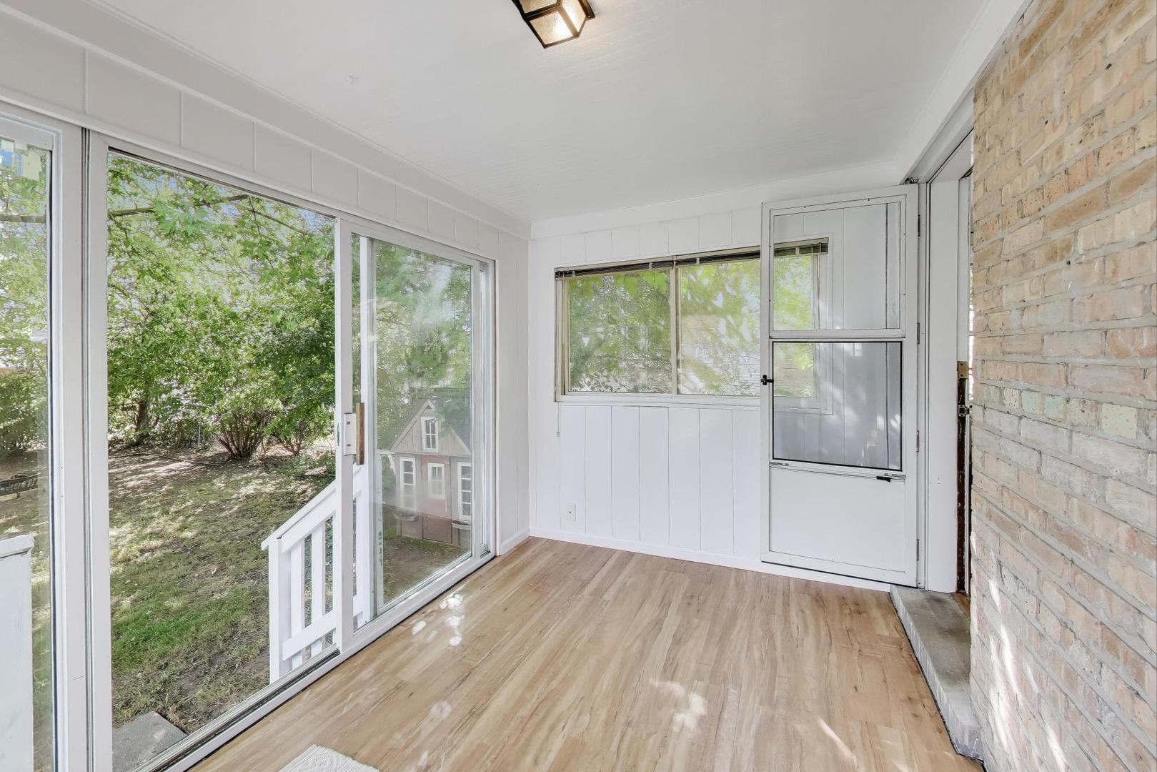 6053 N Keeler Avenue