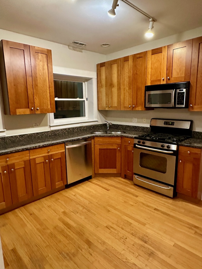 2537.5 Prairie Avenue Unit: 3S