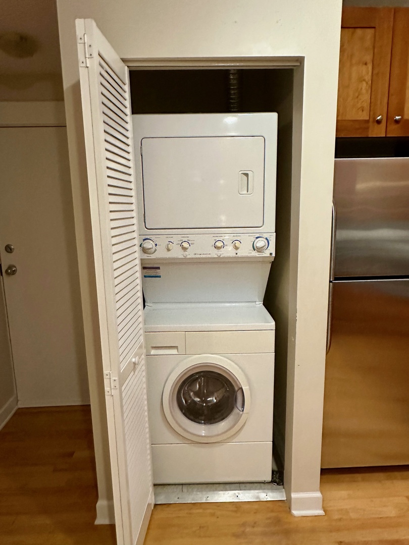 2537.5 Prairie Avenue Unit: 3S