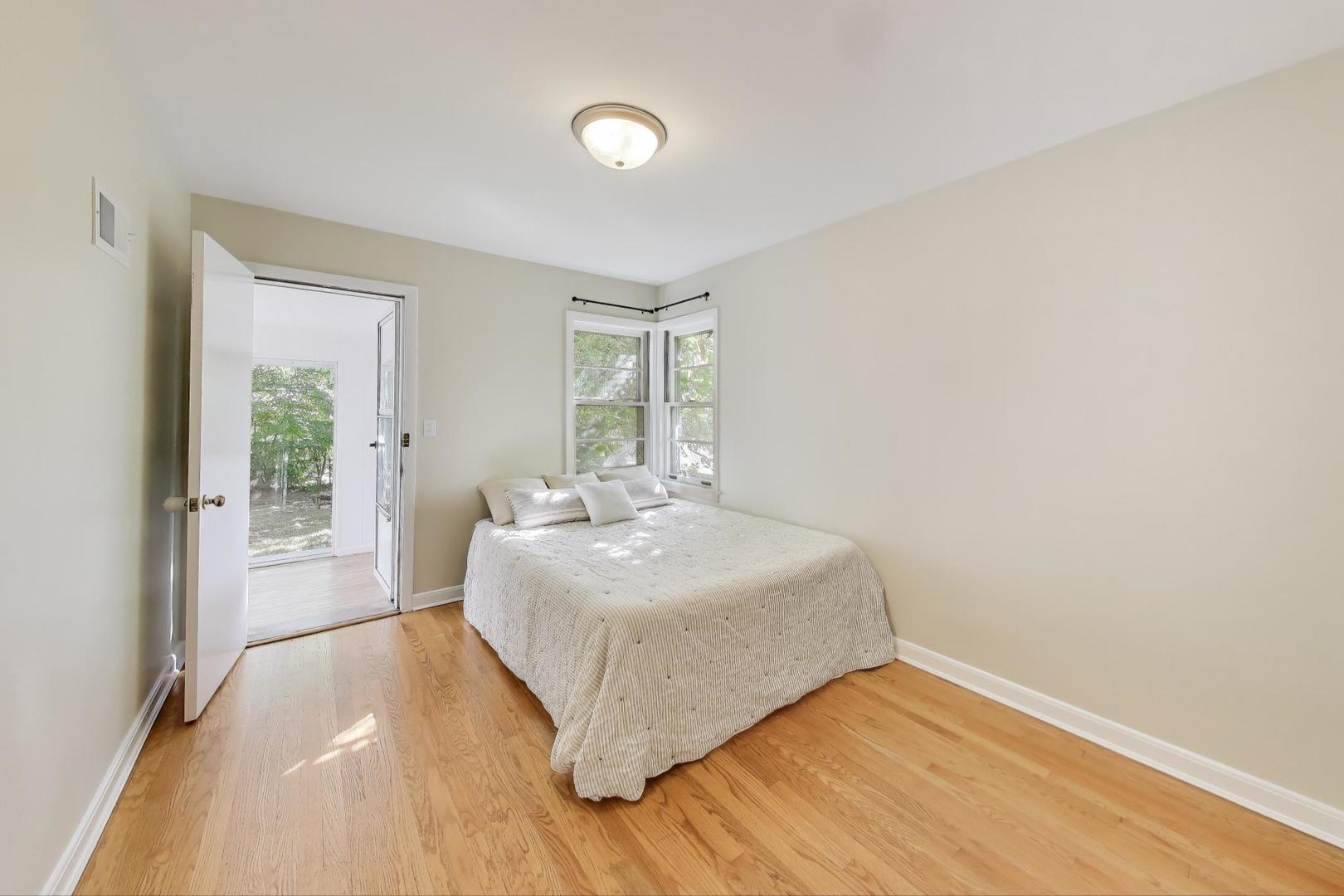 6053 N Keeler Avenue