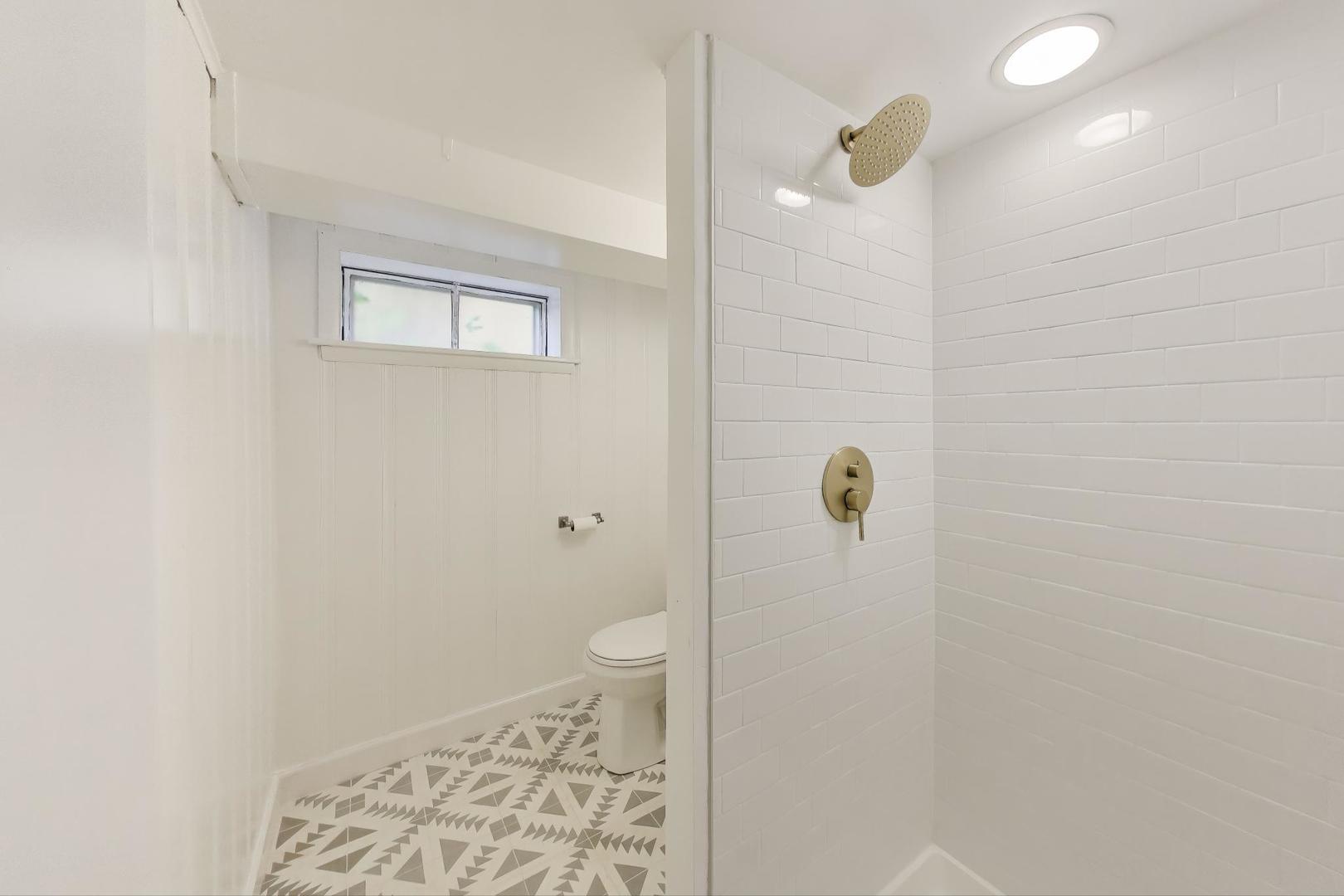 6053 N Keeler Avenue