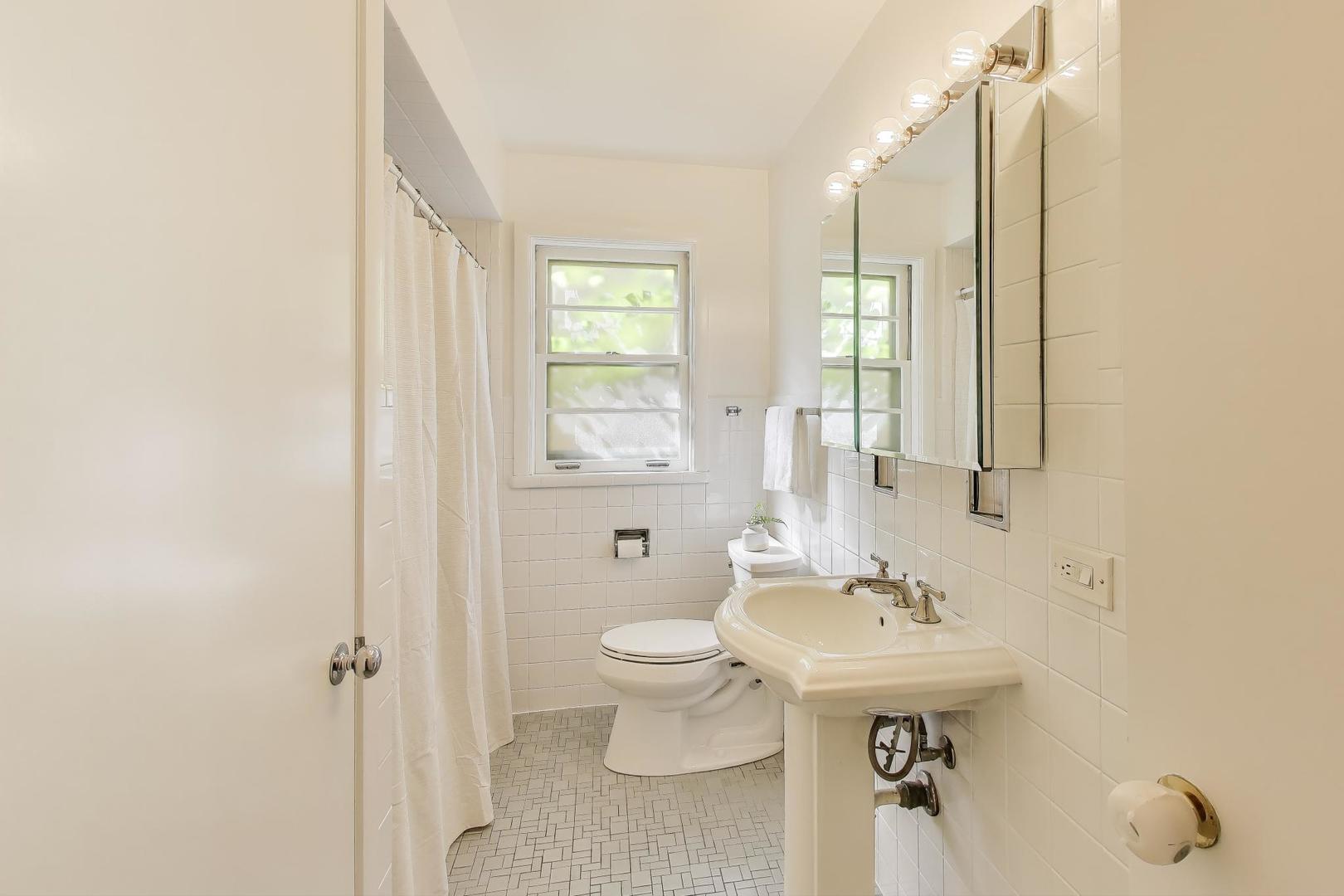 6053 N Keeler Avenue