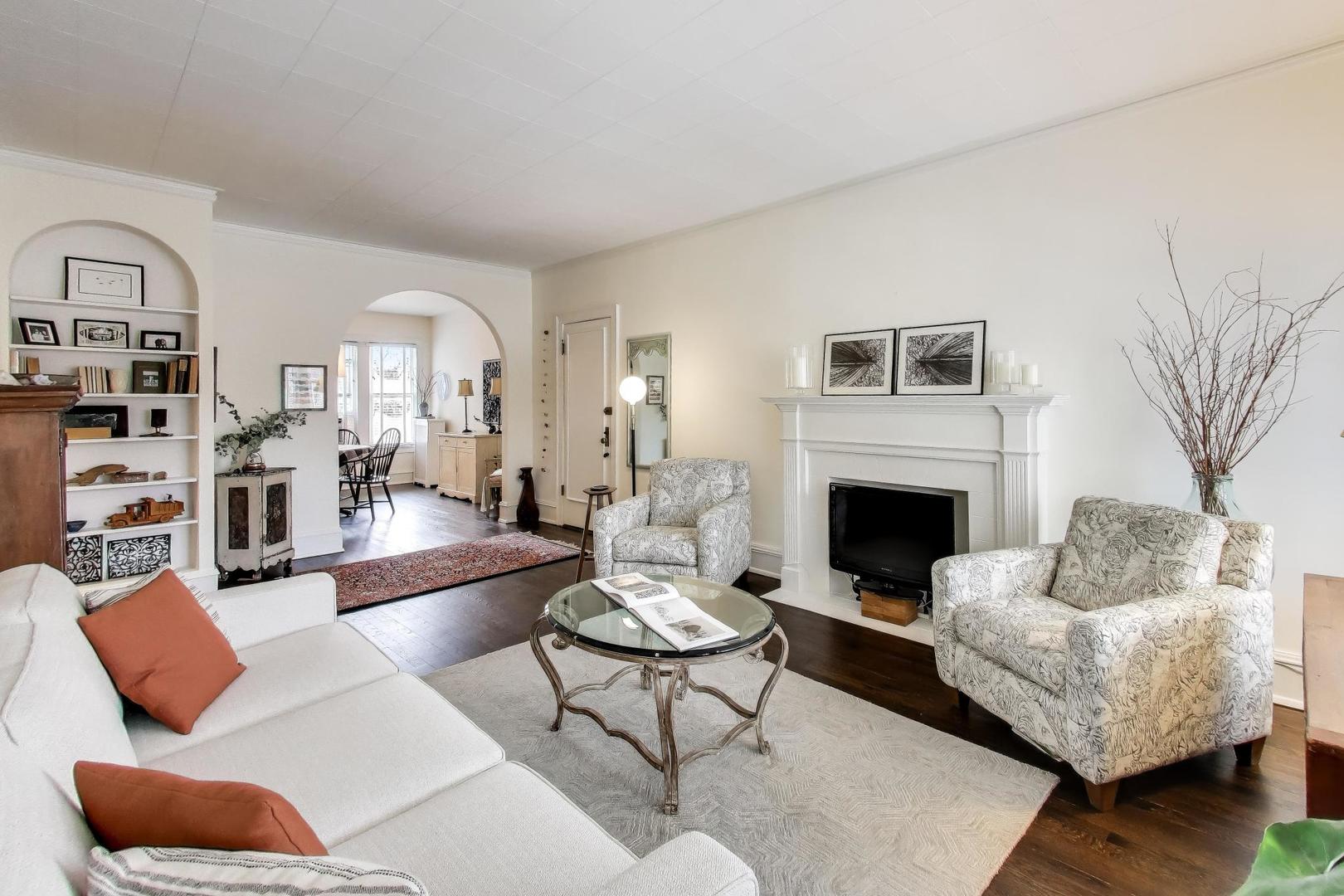 811 Ridge Avenue Unit: 2