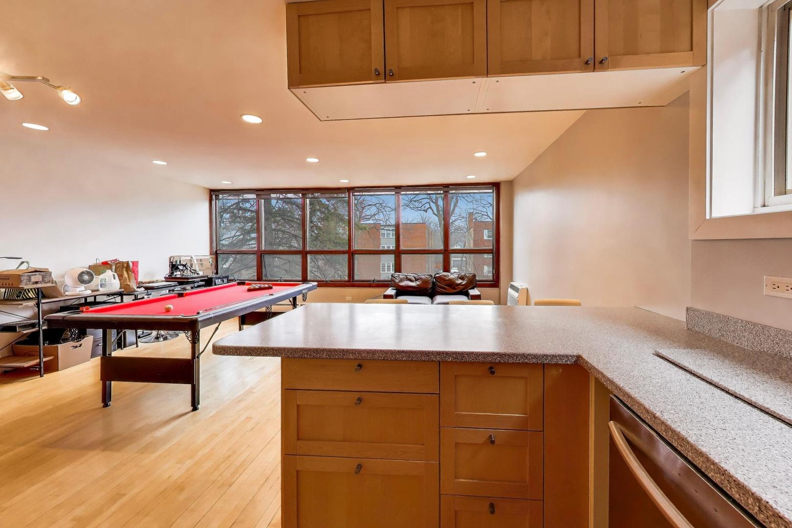 2726 Central Street Unit: 3A