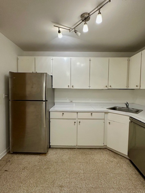 1516 Hinman Avenue Unit: 303