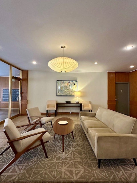 1516 Hinman Avenue Unit: 303