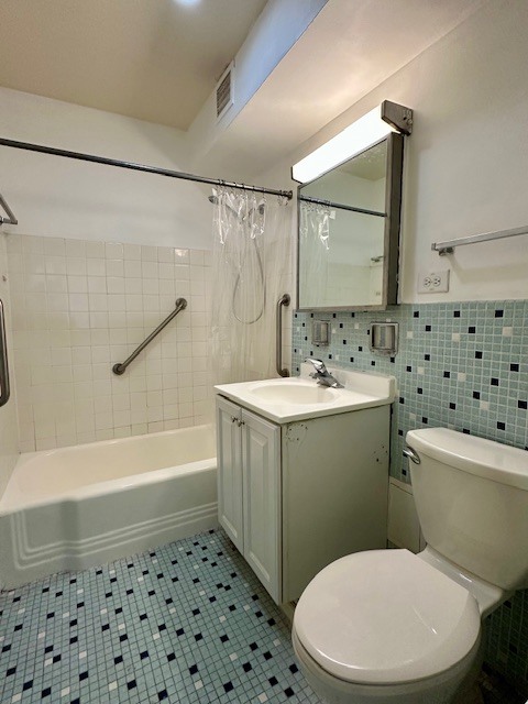 1516 Hinman Avenue Unit: 303